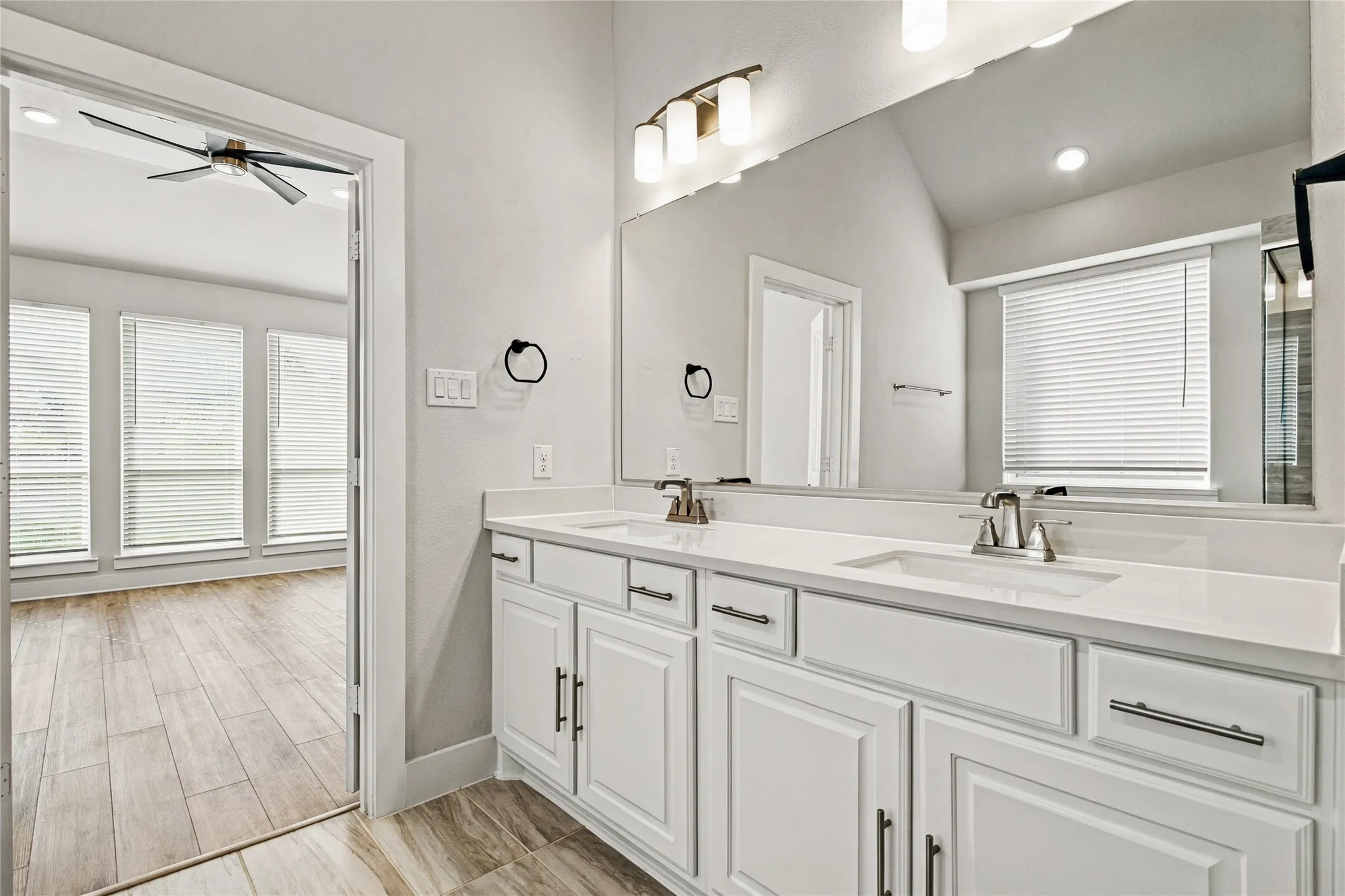 Single Family Residence For Sale in Dallas County , 1719 Newport Lane, Cedar Hill, Texas 75104, 4 Bedroom, 3 Bathroom, 3 Garage spaces, 2,153 Sqft, built in 2024, mls#21394223, Real Estate Agent in Cedar Hill, Homes For Sale in Dallas county, Homes For Sale in Cedar Hill, Realtor in Cedar Hill Texas, Real Estate Brokerage Independent Realty Texas, Luminita Cordes Realtor