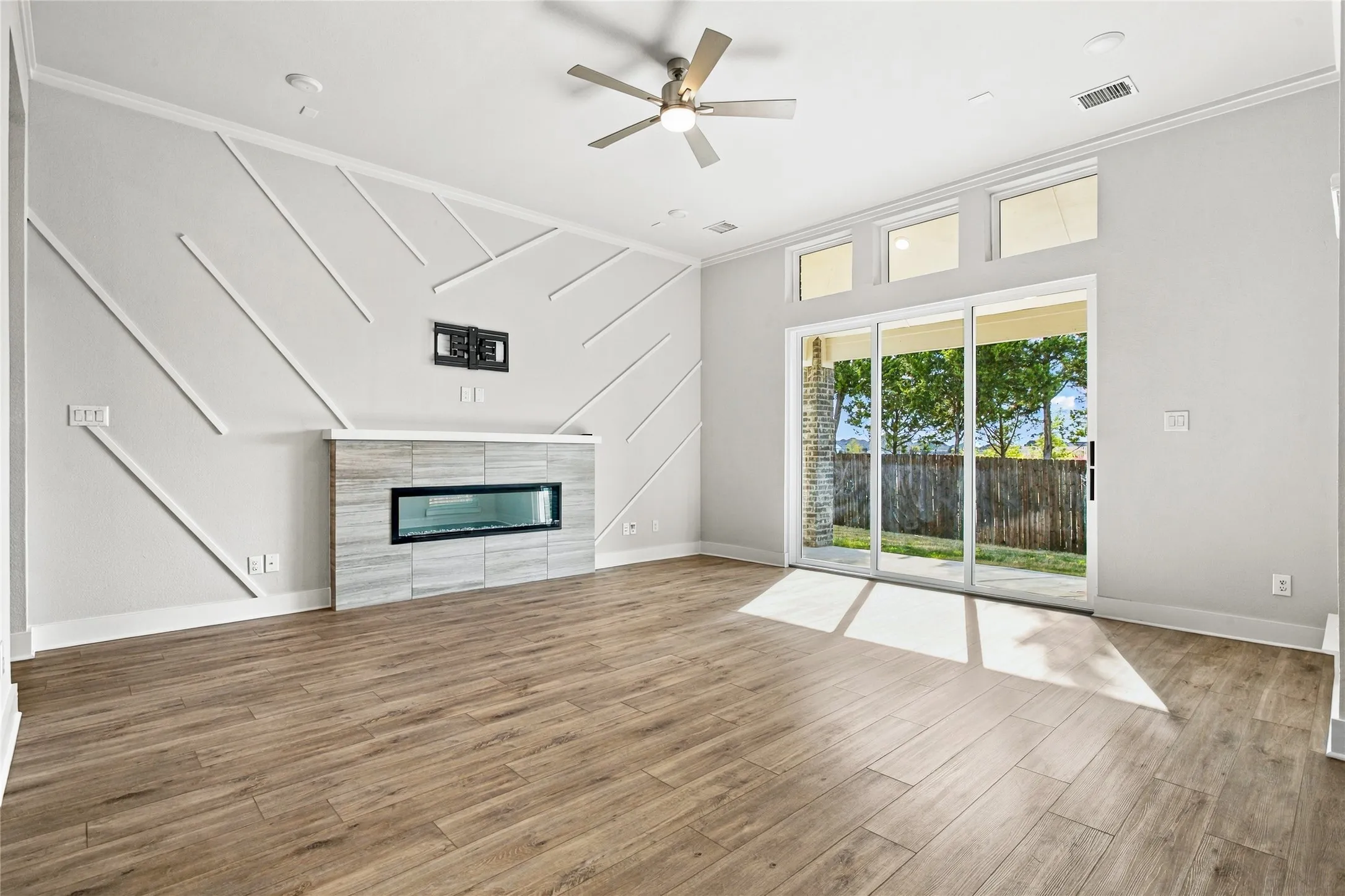 Single Family Residence For Sale in Dallas County , 1719 Newport Lane, Cedar Hill, Texas 75104, 4 Bedroom, 3 Bathroom, 3 Garage spaces, 2,153 Sqft, built in 2024, mls#21394223, Real Estate Agent in Cedar Hill, Homes For Sale in Dallas county, Homes For Sale in Cedar Hill, Realtor in Cedar Hill Texas, Real Estate Brokerage Independent Realty Texas, Luminita Cordes Realtor