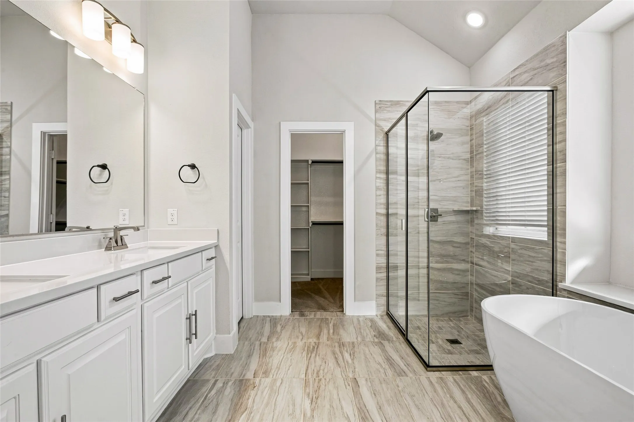 Single Family Residence For Sale in Dallas County , 1719 Newport Lane, Cedar Hill, Texas 75104, 4 Bedroom, 3 Bathroom, 3 Garage spaces, 2,153 Sqft, built in 2024, mls#21394223, Real Estate Agent in Cedar Hill, Homes For Sale in Dallas county, Homes For Sale in Cedar Hill, Realtor in Cedar Hill Texas, Real Estate Brokerage Independent Realty Texas, Luminita Cordes Realtor