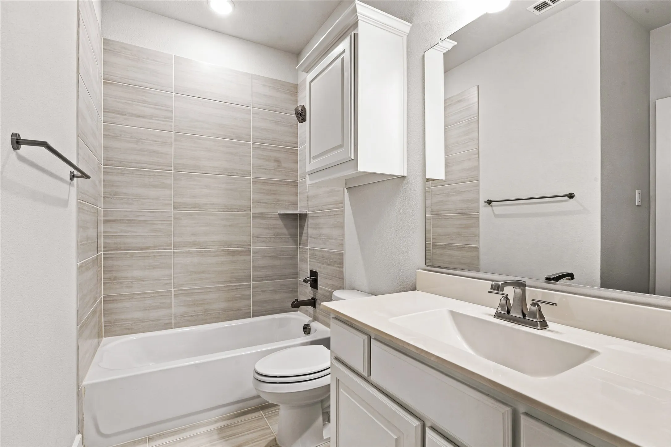 Single Family Residence For Sale in Dallas County , 1719 Newport Lane, Cedar Hill, Texas 75104, 4 Bedroom, 3 Bathroom, 3 Garage spaces, 2,153 Sqft, built in 2024, mls#21394223, Real Estate Agent in Cedar Hill, Homes For Sale in Dallas county, Homes For Sale in Cedar Hill, Realtor in Cedar Hill Texas, Real Estate Brokerage Independent Realty Texas, Luminita Cordes Realtor