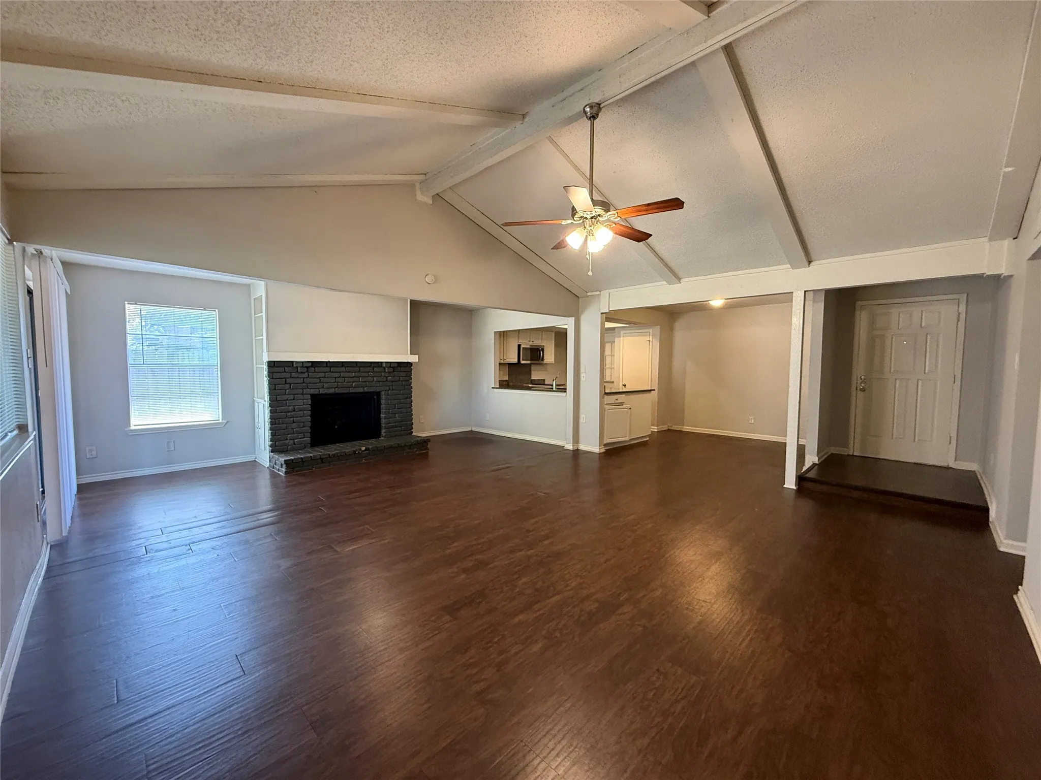 Single Family Residence For Rent in Dallas County , 5422 Kentcroft Drive, Garland, Texas 75043, 3 Bedroom, 2 Bathroom, 2 Garage spaces, 1,405 Sqft, built in 1971, mls#21400232, Real Estate Agent in Garland, Homes For Rent in Dallas county, Homes For Rent in Garland, Realtor in Garland Texas, Real Estate Brokerage Independent Realty Texas, Luminita Cordes Realtor