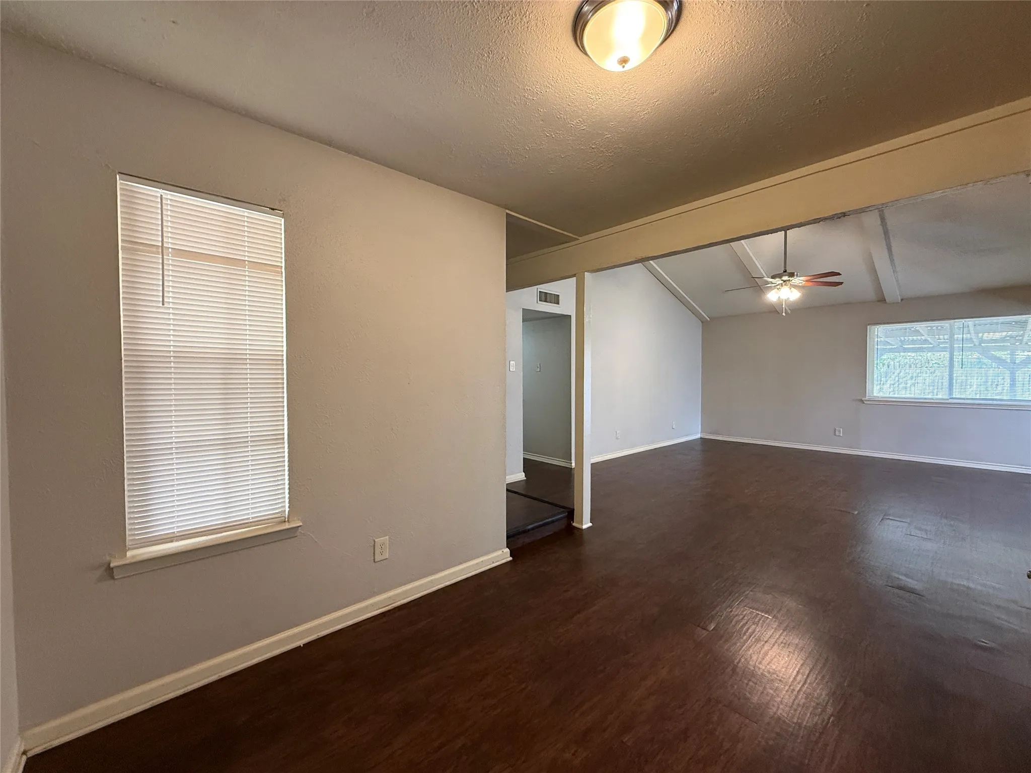 Single Family Residence For Rent in Dallas County , 5422 Kentcroft Drive, Garland, Texas 75043, 3 Bedroom, 2 Bathroom, 2 Garage spaces, 1,405 Sqft, built in 1971, mls#21400232, Real Estate Agent in Garland, Homes For Rent in Dallas county, Homes For Rent in Garland, Realtor in Garland Texas, Real Estate Brokerage Independent Realty Texas, Luminita Cordes Realtor