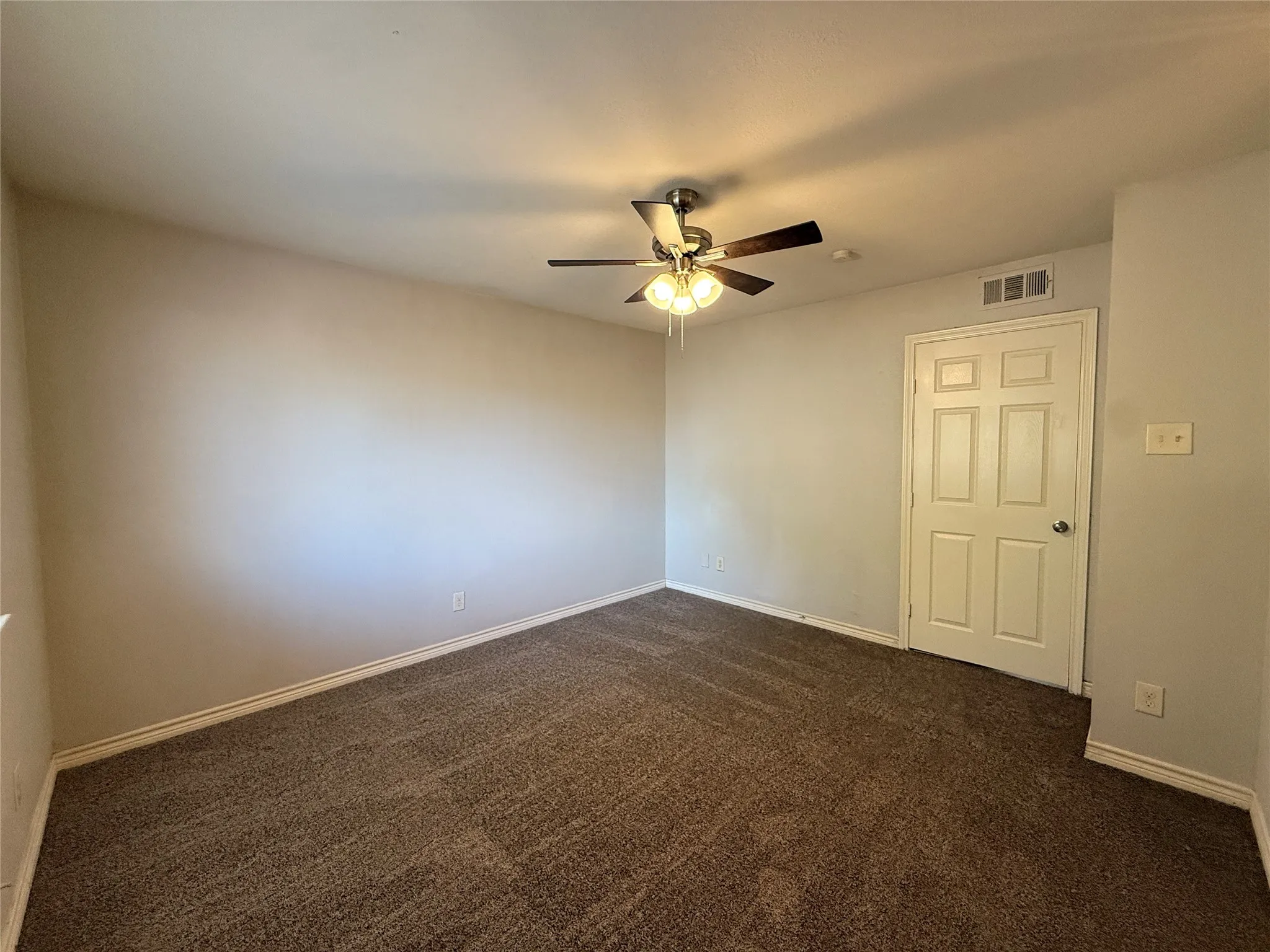 Single Family Residence For Rent in Dallas County , 5422 Kentcroft Drive, Garland, Texas 75043, 3 Bedroom, 2 Bathroom, 2 Garage spaces, 1,405 Sqft, built in 1971, mls#21400232, Real Estate Agent in Garland, Homes For Rent in Dallas county, Homes For Rent in Garland, Realtor in Garland Texas, Real Estate Brokerage Independent Realty Texas, Luminita Cordes Realtor