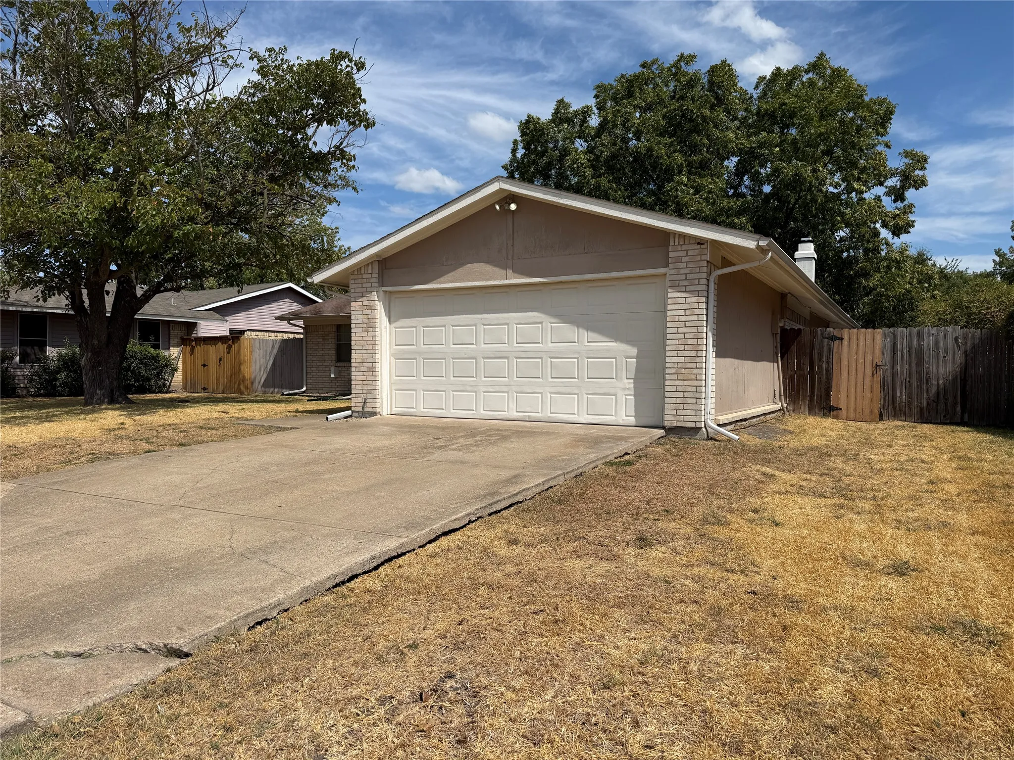 Single Family Residence For Rent in Dallas County , 5422 Kentcroft Drive, Garland, Texas 75043, 3 Bedroom, 2 Bathroom, 2 Garage spaces, 1,405 Sqft, built in 1971, mls#21400232, Real Estate Agent in Garland, Homes For Rent in Dallas county, Homes For Rent in Garland, Realtor in Garland Texas, Real Estate Brokerage Independent Realty Texas, Luminita Cordes Realtor