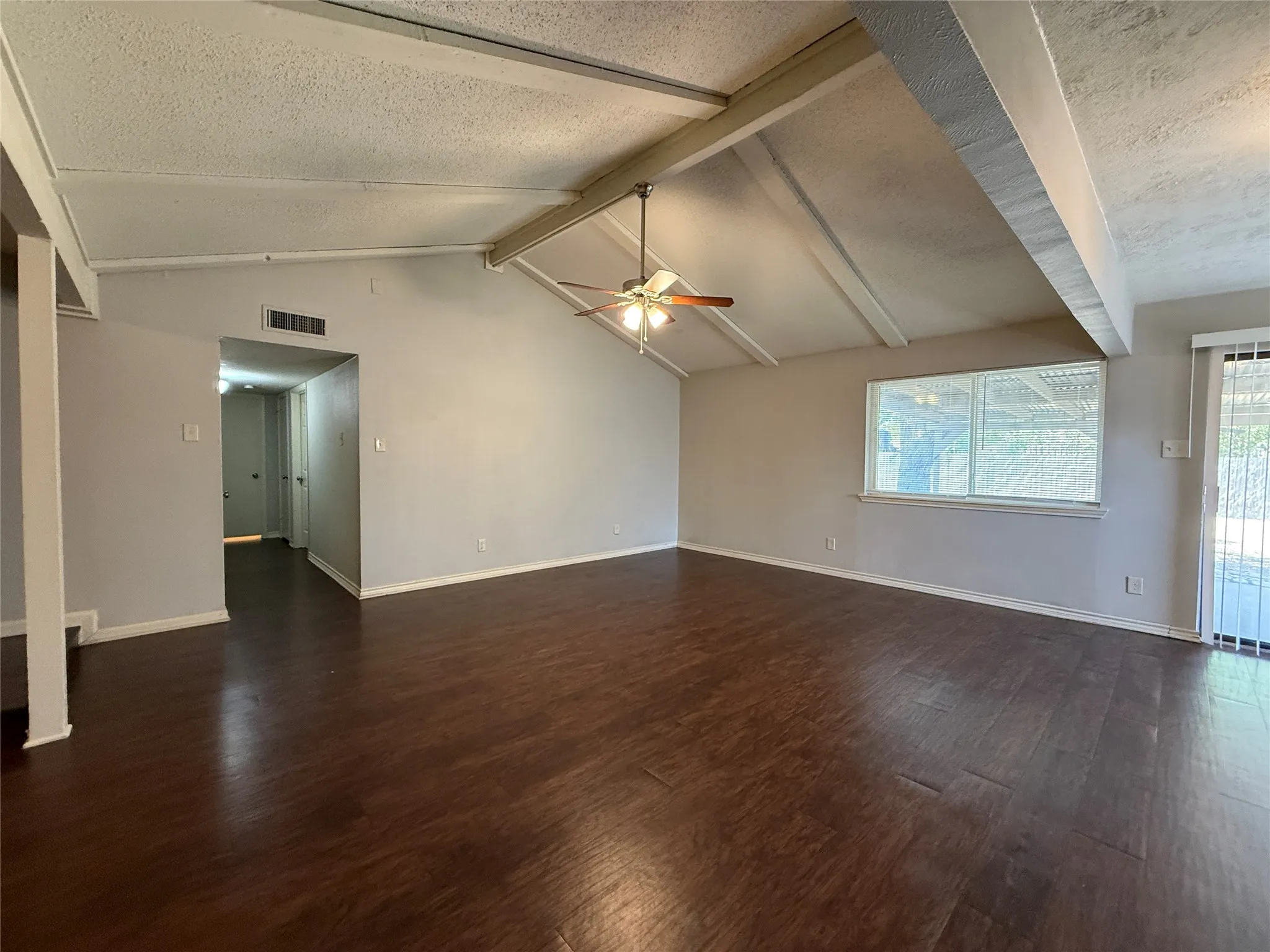 Single Family Residence For Rent in Dallas County , 5422 Kentcroft Drive, Garland, Texas 75043, 3 Bedroom, 2 Bathroom, 2 Garage spaces, 1,405 Sqft, built in 1971, mls#21400232, Real Estate Agent in Garland, Homes For Rent in Dallas county, Homes For Rent in Garland, Realtor in Garland Texas, Real Estate Brokerage Independent Realty Texas, Luminita Cordes Realtor