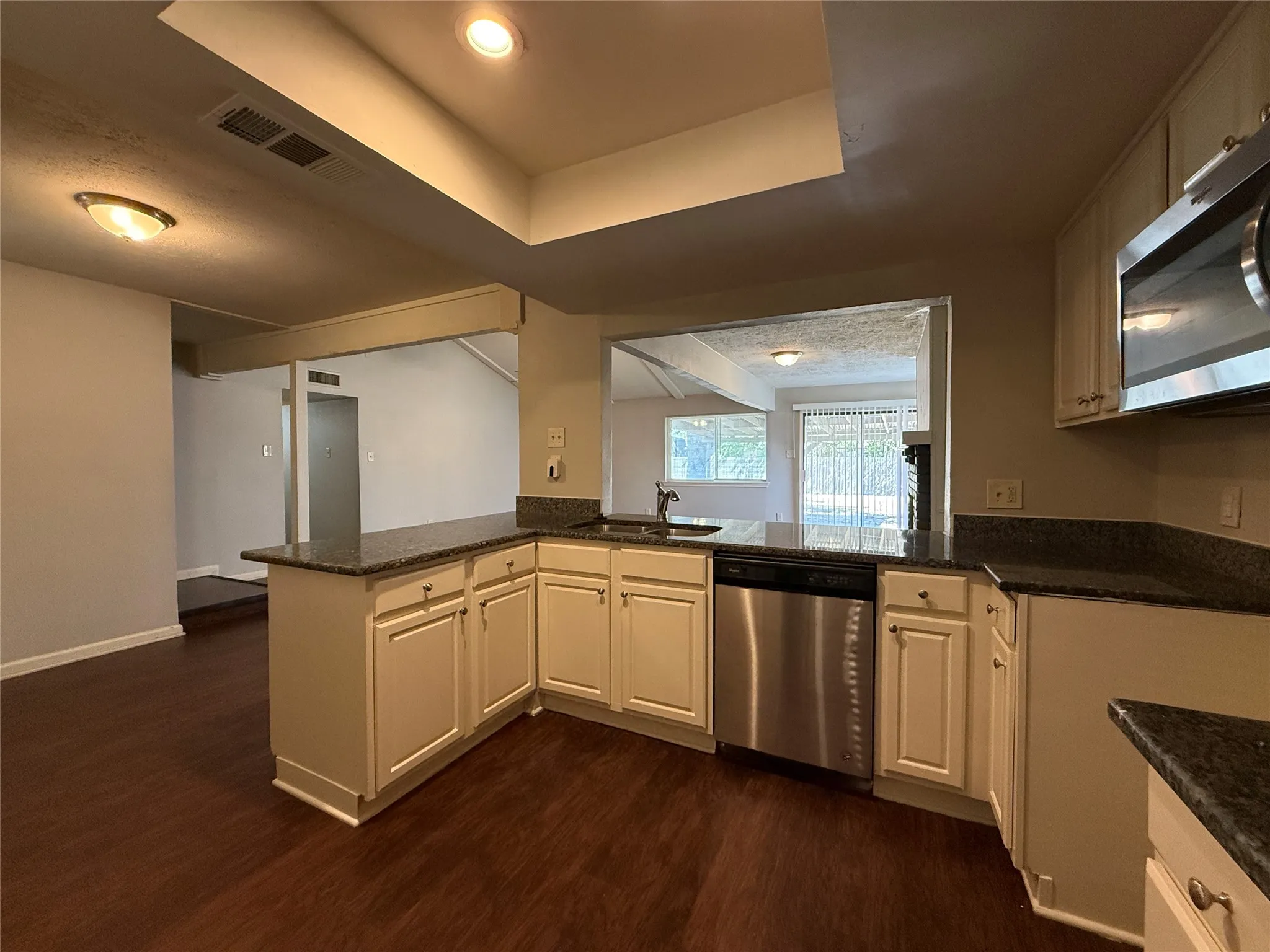 Single Family Residence For Rent in Dallas County , 5422 Kentcroft Drive, Garland, Texas 75043, 3 Bedroom, 2 Bathroom, 2 Garage spaces, 1,405 Sqft, built in 1971, mls#21400232, Real Estate Agent in Garland, Homes For Rent in Dallas county, Homes For Rent in Garland, Realtor in Garland Texas, Real Estate Brokerage Independent Realty Texas, Luminita Cordes Realtor