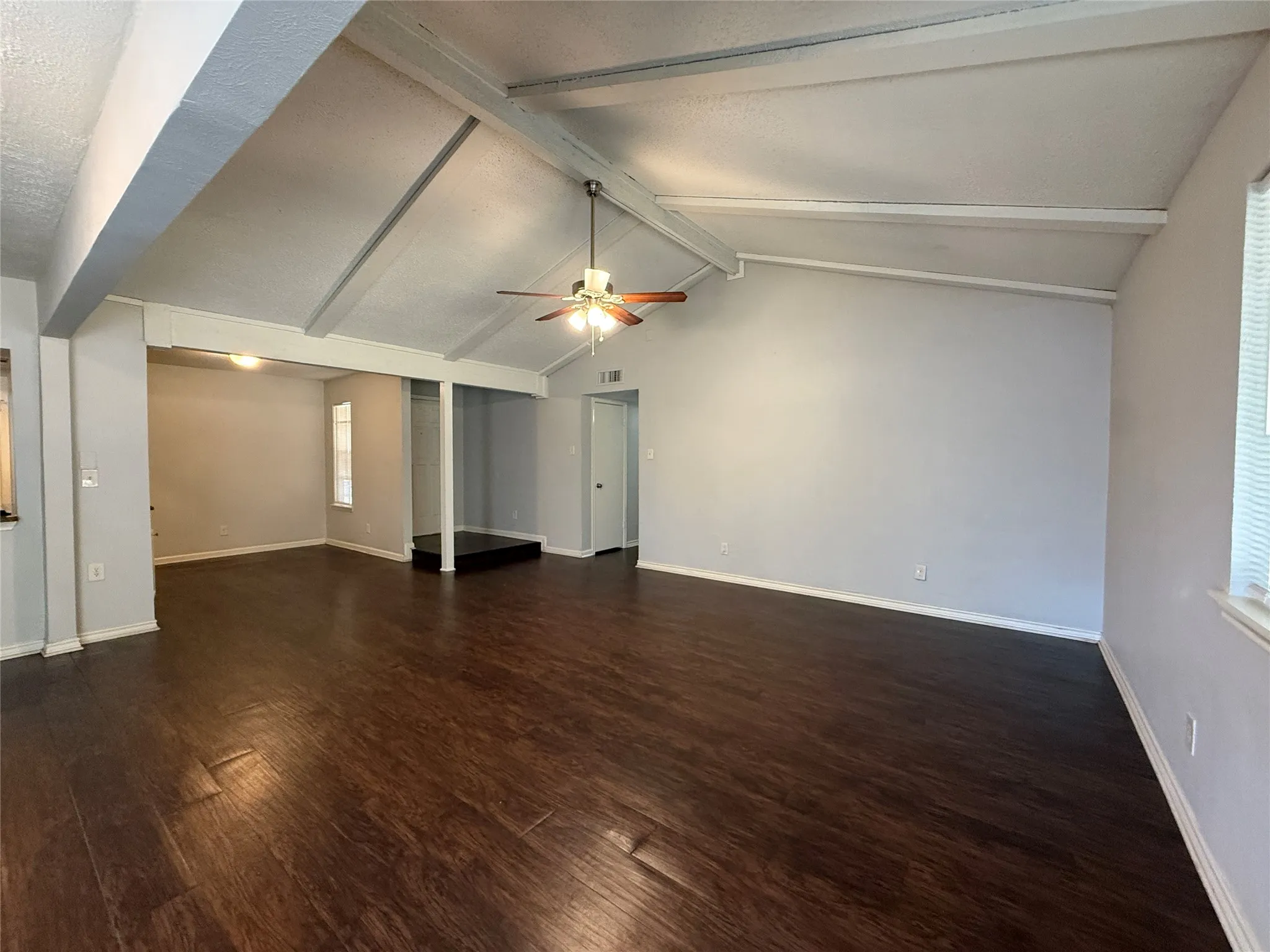 Single Family Residence For Rent in Dallas County , 5422 Kentcroft Drive, Garland, Texas 75043, 3 Bedroom, 2 Bathroom, 2 Garage spaces, 1,405 Sqft, built in 1971, mls#21400232, Real Estate Agent in Garland, Homes For Rent in Dallas county, Homes For Rent in Garland, Realtor in Garland Texas, Real Estate Brokerage Independent Realty Texas, Luminita Cordes Realtor