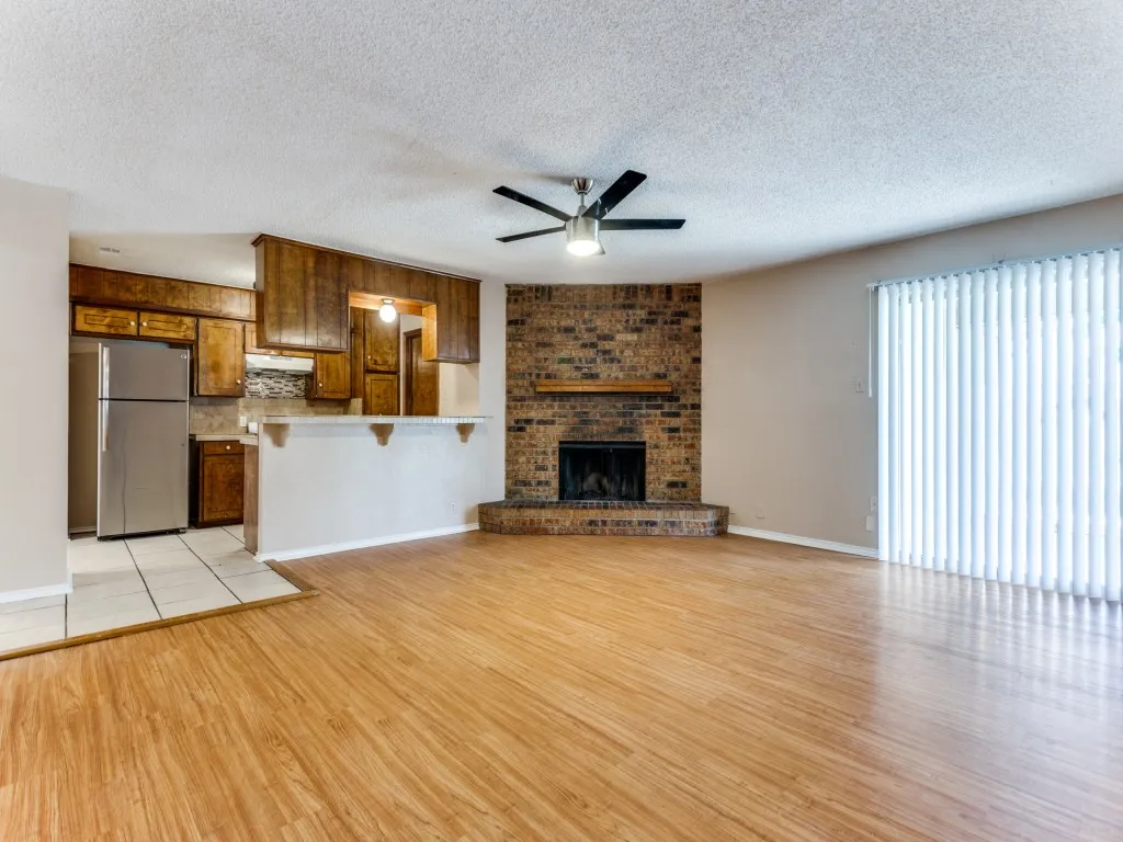 Townhouse For Rent in Johnson County , 1111 N Nolan River Road B, Cleburne, Texas 76033, 3 Bedroom, 2 Bathroom, 2 Garage spaces, 1,530 Sqft, built in 1978, mls#21399788, Real Estate Agent in Cleburne, Homes For Rent in Johnson county, Homes For Rent in Cleburne, Realtor in Cleburne Texas, Real Estate Brokerage Independent Realty Texas, Luminita Cordes Realtor