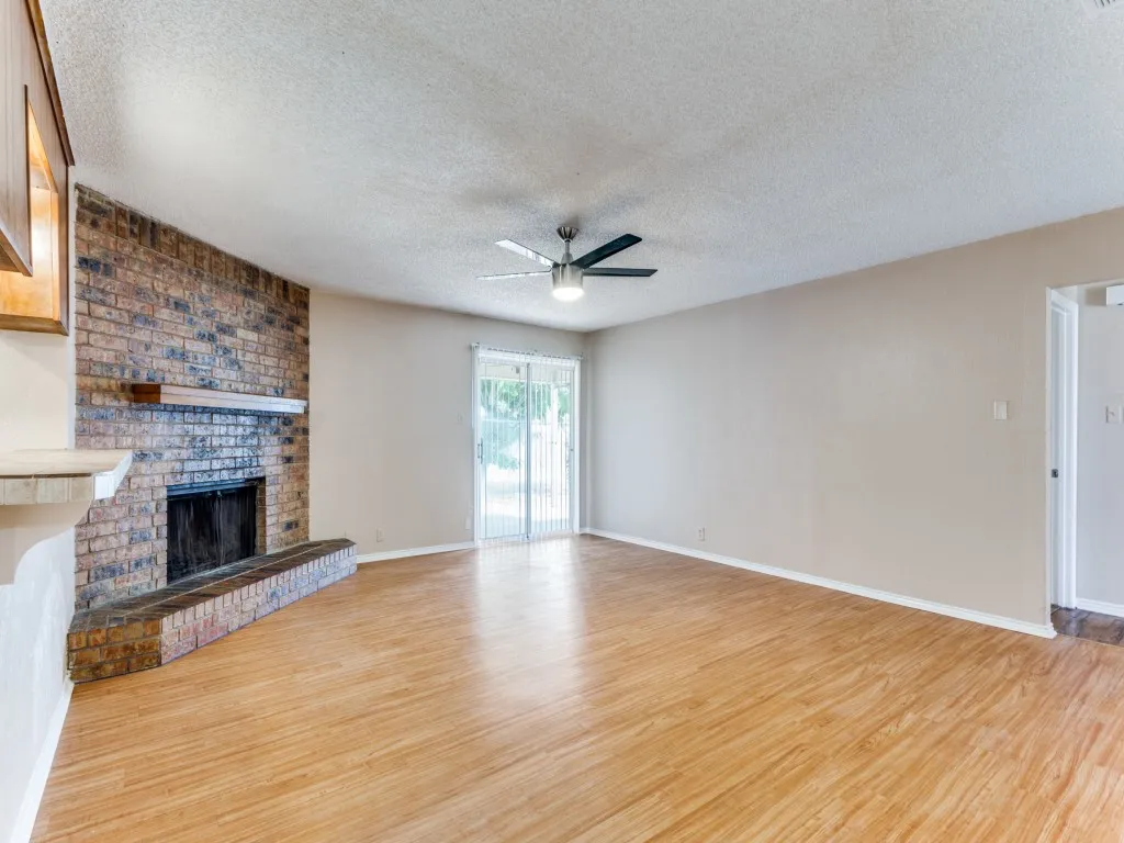 Townhouse For Rent in Johnson County , 1111 N Nolan River Road B, Cleburne, Texas 76033, 3 Bedroom, 2 Bathroom, 2 Garage spaces, 1,530 Sqft, built in 1978, mls#21399788, Real Estate Agent in Cleburne, Homes For Rent in Johnson county, Homes For Rent in Cleburne, Realtor in Cleburne Texas, Real Estate Brokerage Independent Realty Texas, Luminita Cordes Realtor