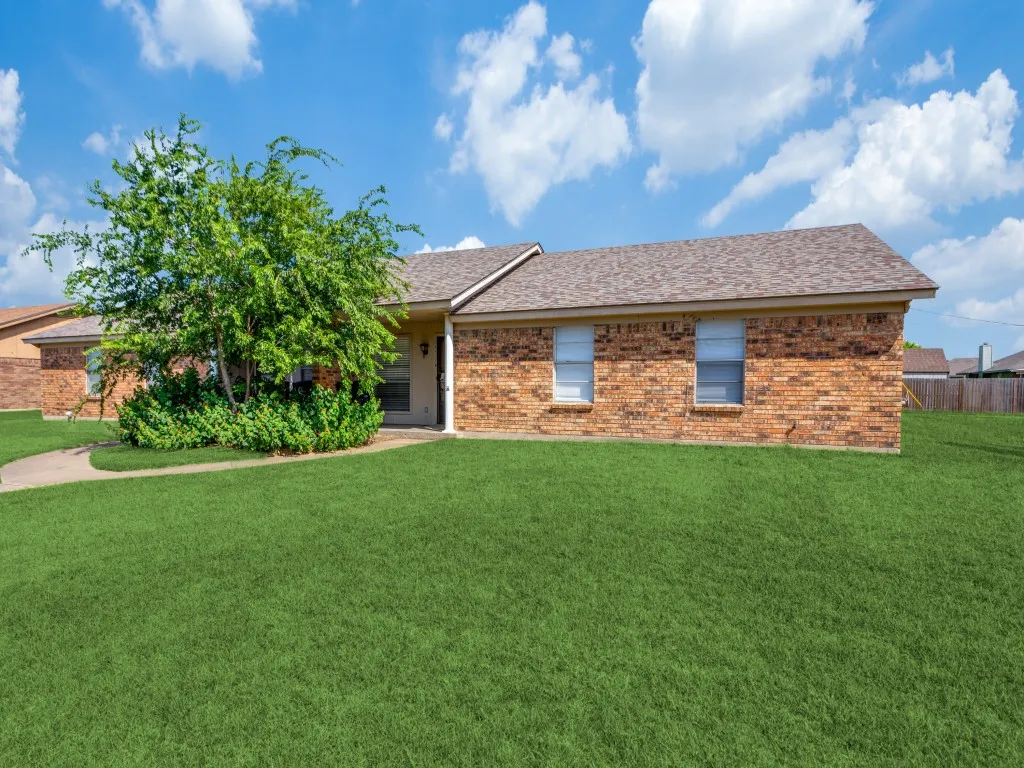 Townhouse For Rent in Johnson County , 1111 N Nolan River Road B, Cleburne, Texas 76033, 3 Bedroom, 2 Bathroom, 2 Garage spaces, 1,530 Sqft, built in 1978, mls#21399788, Real Estate Agent in Cleburne, Homes For Rent in Johnson county, Homes For Rent in Cleburne, Realtor in Cleburne Texas, Real Estate Brokerage Independent Realty Texas, Luminita Cordes Realtor
