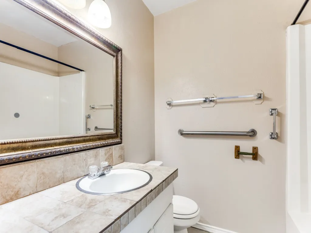 Townhouse For Rent in Johnson County , 1111 N Nolan River Road B, Cleburne, Texas 76033, 3 Bedroom, 2 Bathroom, 2 Garage spaces, 1,530 Sqft, built in 1978, mls#21399788, Real Estate Agent in Cleburne, Homes For Rent in Johnson county, Homes For Rent in Cleburne, Realtor in Cleburne Texas, Real Estate Brokerage Independent Realty Texas, Luminita Cordes Realtor
