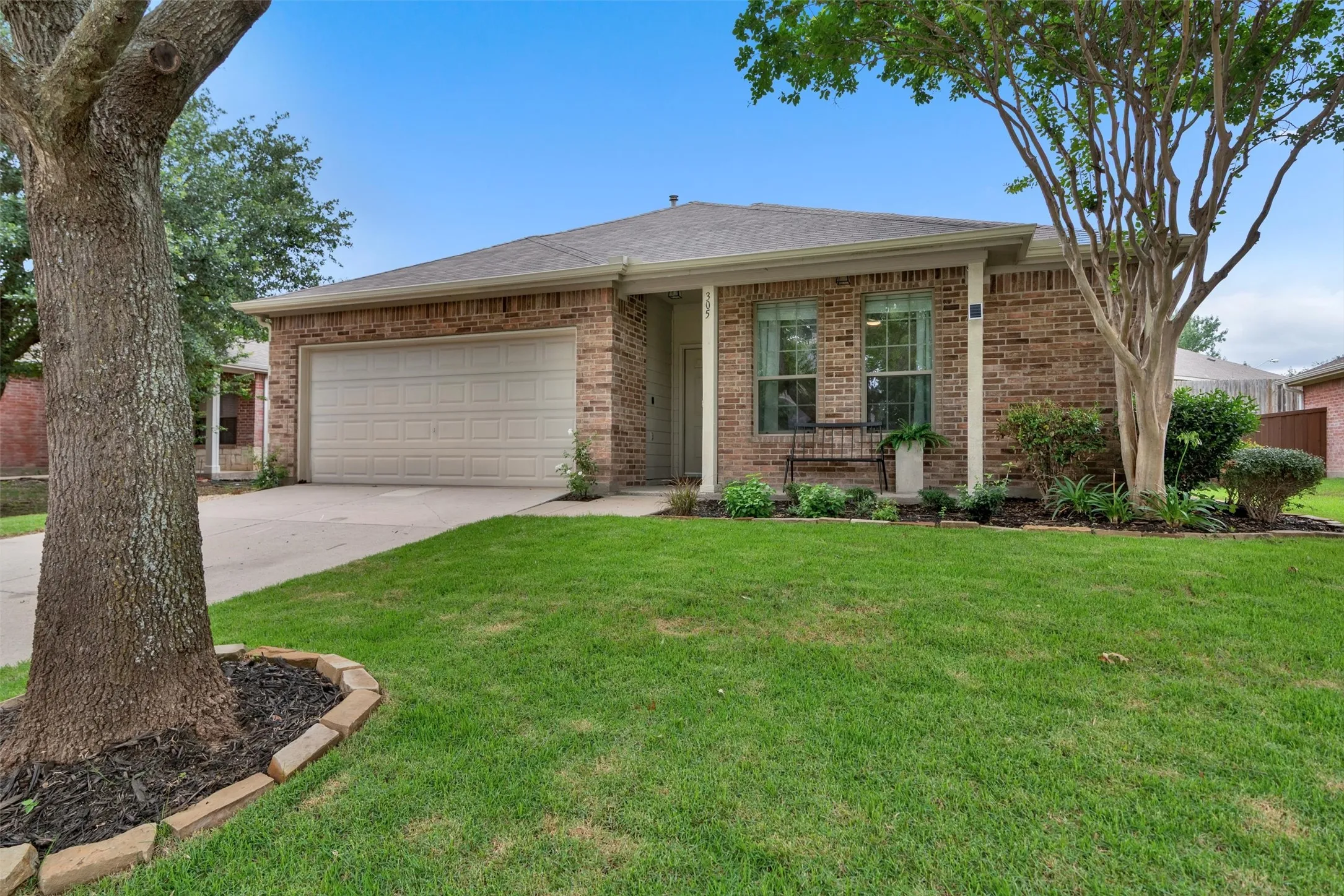 Single Family Residence For Rent in Collin County , 305 Fisherman Trail, Melissa, Texas 75454, 3 Bedroom, 2 Bathroom, 2 Garage spaces, 1,701 Sqft, built in 2006, mls#21400239, Real Estate Agent in Melissa, Homes For Rent in Collin county, Homes For Rent in Melissa, Realtor in Melissa Texas, Real Estate Brokerage Independent Realty Texas, Luminita Cordes Realtor