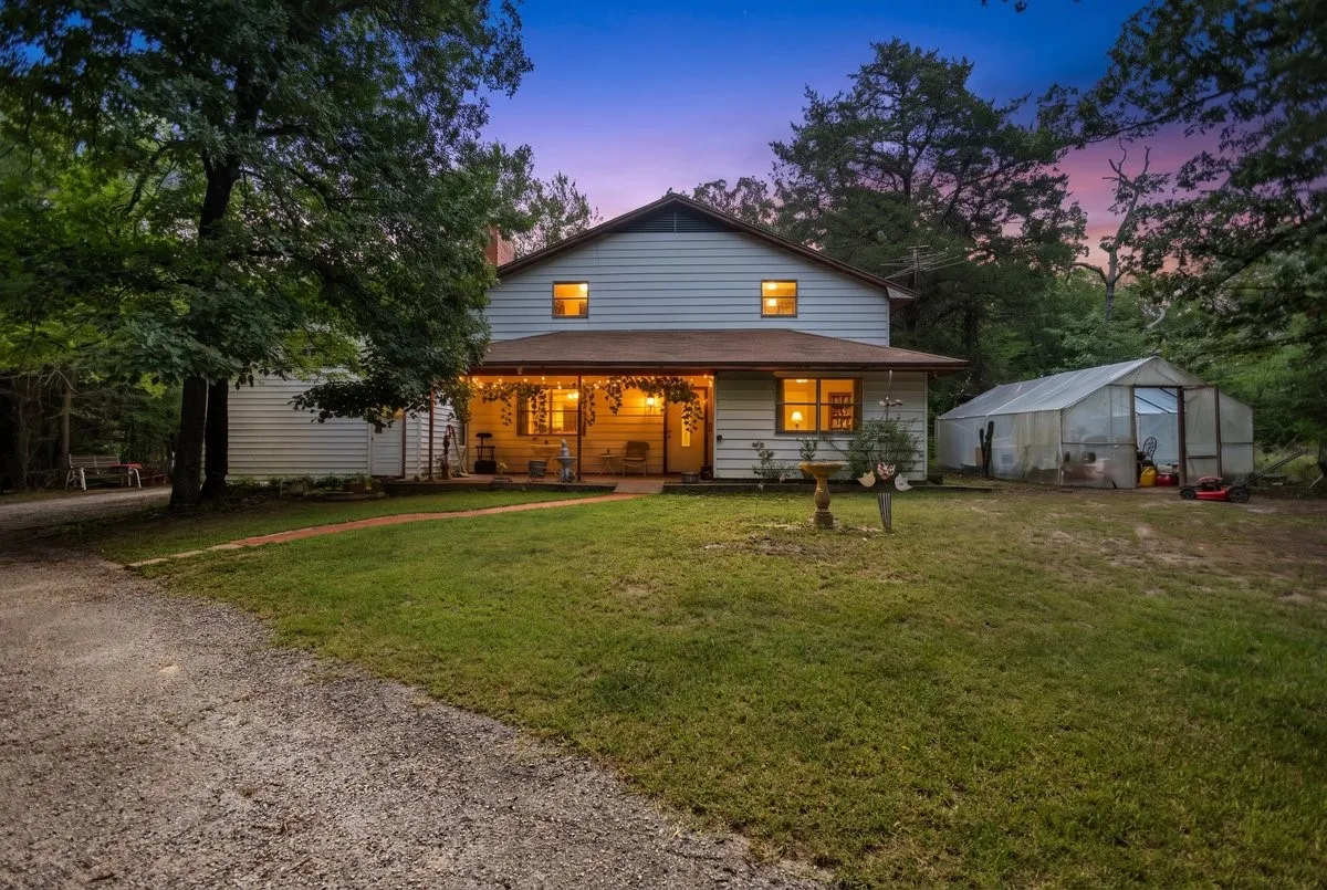 Single Family Residence For Sale in Van Zandt County , 404 PR 6227, Canton, Texas 75103, 4 Bedroom, 2 Bathroom, 2 Garage spaces, 2,584 Sqft, built in 1975, mls#21400212, Real Estate Agent in Canton, Homes For Sale in Van Zandt county, Homes For Sale in Canton, Realtor in Canton Texas, Real Estate Brokerage Independent Realty Texas, Luminita Cordes Realtor