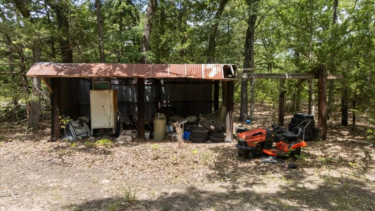 Single Family Residence For Sale in Van Zandt County , 404 PR 6227, Canton, Texas 75103, 4 Bedroom, 2 Bathroom, 2 Garage spaces, 2,584 Sqft, built in 1975, mls#21400212, Real Estate Agent in Canton, Homes For Sale in Van Zandt county, Homes For Sale in Canton, Realtor in Canton Texas, Real Estate Brokerage Independent Realty Texas, Luminita Cordes Realtor