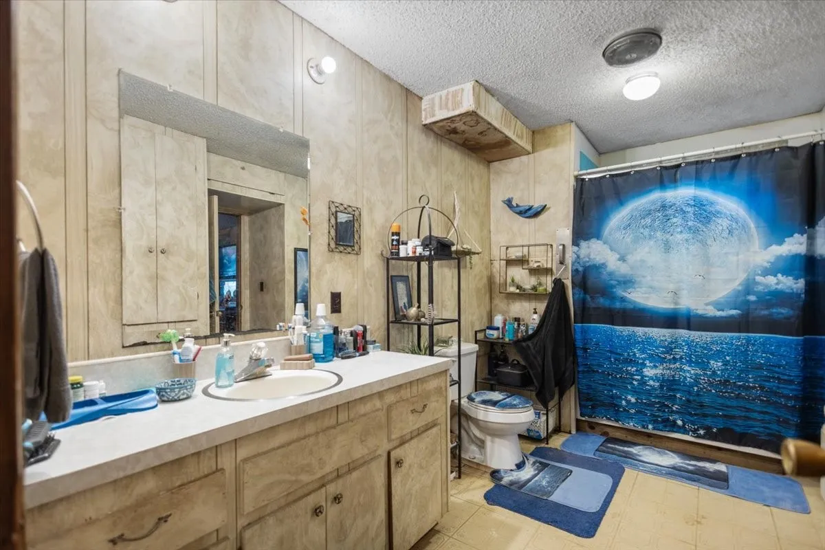 Single Family Residence For Sale in Van Zandt County , 404 PR 6227, Canton, Texas 75103, 4 Bedroom, 2 Bathroom, 2 Garage spaces, 2,584 Sqft, built in 1975, mls#21400212, Real Estate Agent in Canton, Homes For Sale in Van Zandt county, Homes For Sale in Canton, Realtor in Canton Texas, Real Estate Brokerage Independent Realty Texas, Luminita Cordes Realtor