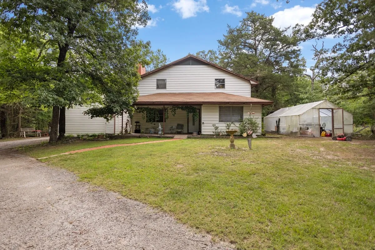Single Family Residence For Sale in Van Zandt County , 404 PR 6227, Canton, Texas 75103, 4 Bedroom, 2 Bathroom, 2 Garage spaces, 2,584 Sqft, built in 1975, mls#21400212, Real Estate Agent in Canton, Homes For Sale in Van Zandt county, Homes For Sale in Canton, Realtor in Canton Texas, Real Estate Brokerage Independent Realty Texas, Luminita Cordes Realtor