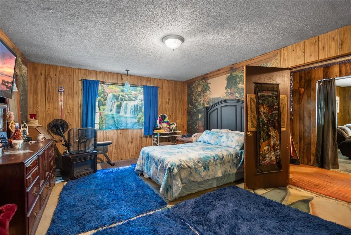 Single Family Residence For Sale in Van Zandt County , 404 PR 6227, Canton, Texas 75103, 4 Bedroom, 2 Bathroom, 2 Garage spaces, 2,584 Sqft, built in 1975, mls#21400212, Real Estate Agent in Canton, Homes For Sale in Van Zandt county, Homes For Sale in Canton, Realtor in Canton Texas, Real Estate Brokerage Independent Realty Texas, Luminita Cordes Realtor