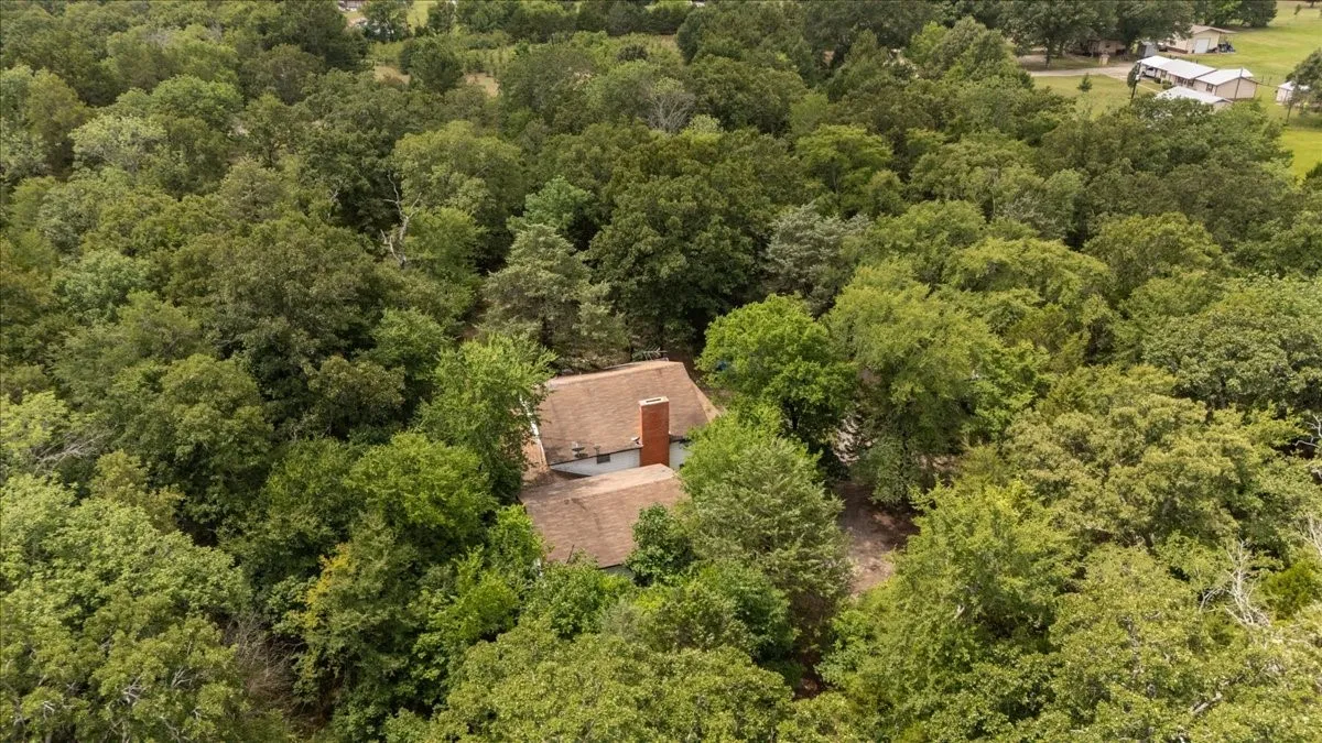 Single Family Residence For Sale in Van Zandt County , 404 PR 6227, Canton, Texas 75103, 4 Bedroom, 2 Bathroom, 2 Garage spaces, 2,584 Sqft, built in 1975, mls#21400212, Real Estate Agent in Canton, Homes For Sale in Van Zandt county, Homes For Sale in Canton, Realtor in Canton Texas, Real Estate Brokerage Independent Realty Texas, Luminita Cordes Realtor