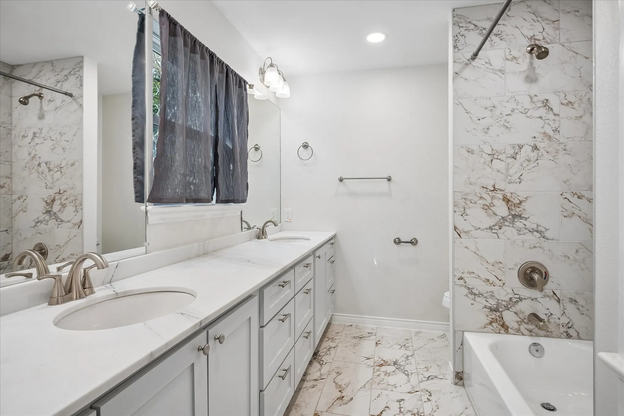 Double Sinks With Combo Shower/Tub