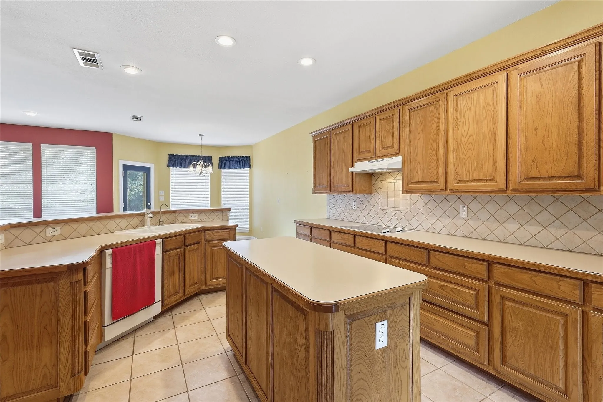 Single Family Residence For Sale in Tarrant County , 3325 Wilshire Avenue, Grapevine, Texas 76051, 4 Bedroom, 3 Bathroom, 3 Garage spaces, 3,371 Sqft, built in 1999, mls#21400016, Real Estate Agent in Grapevine, Homes For Sale in Tarrant county, Homes For Sale in Grapevine, Realtor in Grapevine Texas, Real Estate Brokerage Independent Realty Texas, Luminita Cordes Realtor