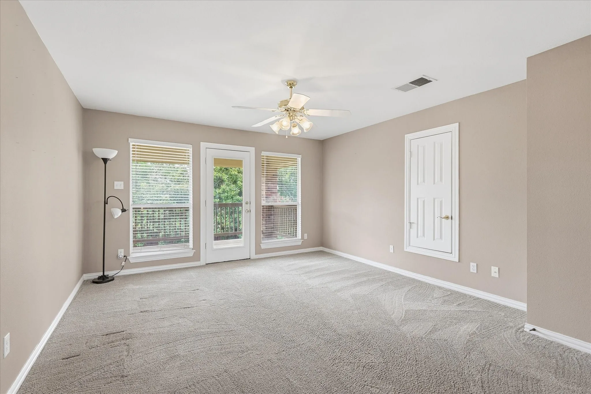 Single Family Residence For Sale in Tarrant County , 3325 Wilshire Avenue, Grapevine, Texas 76051, 4 Bedroom, 3 Bathroom, 3 Garage spaces, 3,371 Sqft, built in 1999, mls#21400016, Real Estate Agent in Grapevine, Homes For Sale in Tarrant county, Homes For Sale in Grapevine, Realtor in Grapevine Texas, Real Estate Brokerage Independent Realty Texas, Luminita Cordes Realtor