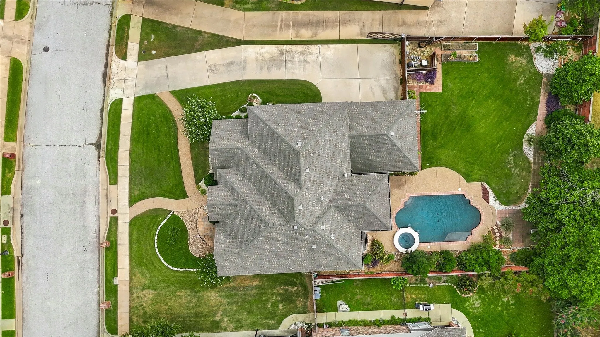 Single Family Residence For Sale in Tarrant County , 3325 Wilshire Avenue, Grapevine, Texas 76051, 4 Bedroom, 3 Bathroom, 3 Garage spaces, 3,371 Sqft, built in 1999, mls#21400016, Real Estate Agent in Grapevine, Homes For Sale in Tarrant county, Homes For Sale in Grapevine, Realtor in Grapevine Texas, Real Estate Brokerage Independent Realty Texas, Luminita Cordes Realtor