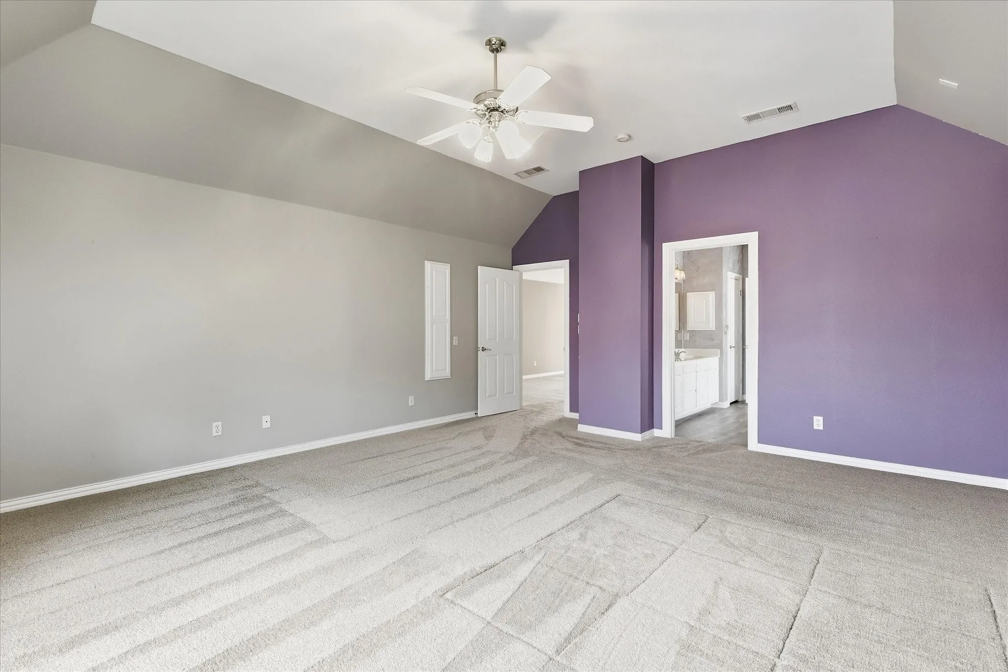 Single Family Residence For Sale in Tarrant County , 3325 Wilshire Avenue, Grapevine, Texas 76051, 4 Bedroom, 3 Bathroom, 3 Garage spaces, 3,371 Sqft, built in 1999, mls#21400016, Real Estate Agent in Grapevine, Homes For Sale in Tarrant county, Homes For Sale in Grapevine, Realtor in Grapevine Texas, Real Estate Brokerage Independent Realty Texas, Luminita Cordes Realtor