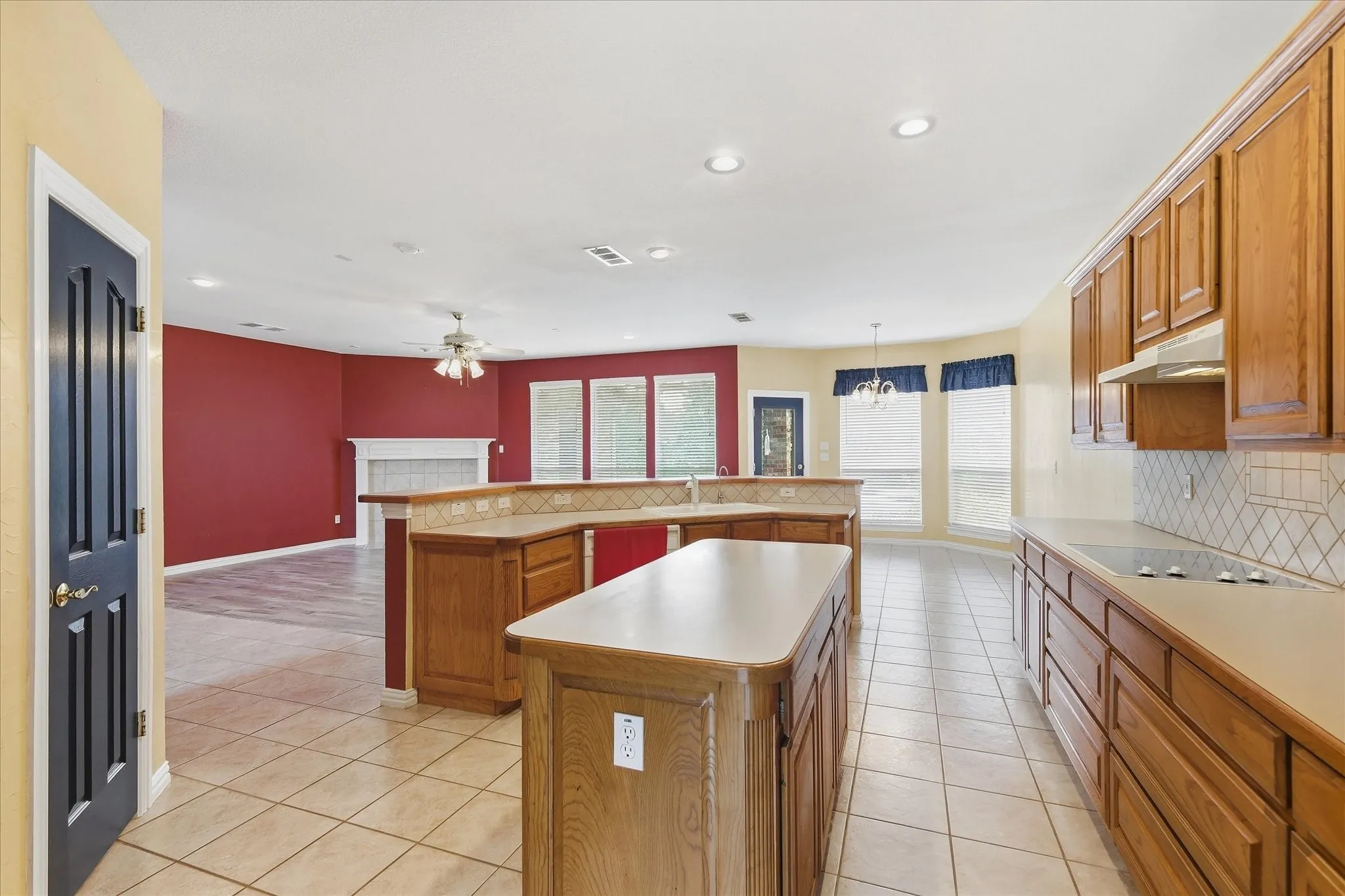 Single Family Residence For Sale in Tarrant County , 3325 Wilshire Avenue, Grapevine, Texas 76051, 4 Bedroom, 3 Bathroom, 3 Garage spaces, 3,371 Sqft, built in 1999, mls#21400016, Real Estate Agent in Grapevine, Homes For Sale in Tarrant county, Homes For Sale in Grapevine, Realtor in Grapevine Texas, Real Estate Brokerage Independent Realty Texas, Luminita Cordes Realtor