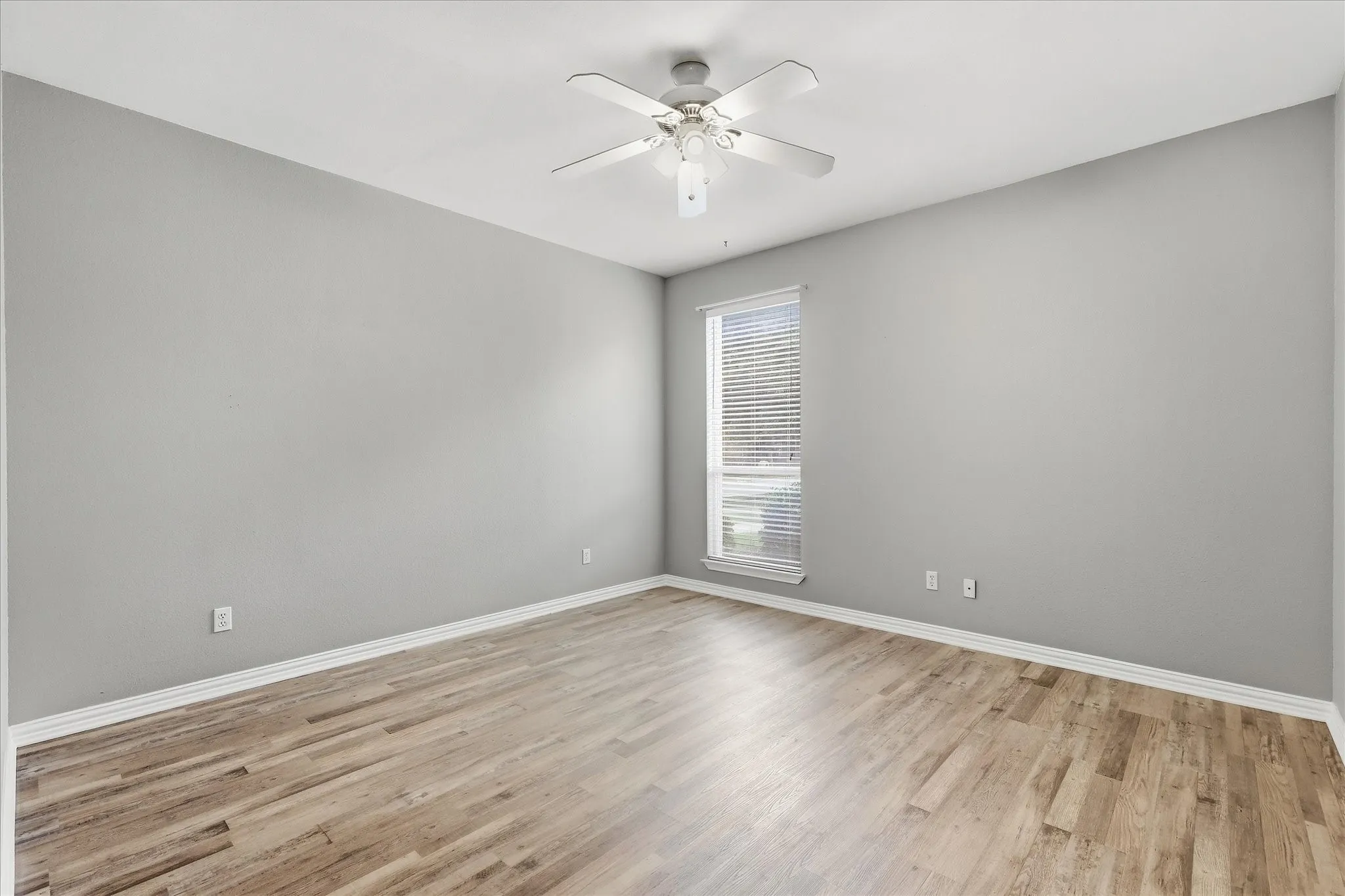 Single Family Residence For Sale in Tarrant County , 3325 Wilshire Avenue, Grapevine, Texas 76051, 4 Bedroom, 3 Bathroom, 3 Garage spaces, 3,371 Sqft, built in 1999, mls#21400016, Real Estate Agent in Grapevine, Homes For Sale in Tarrant county, Homes For Sale in Grapevine, Realtor in Grapevine Texas, Real Estate Brokerage Independent Realty Texas, Luminita Cordes Realtor