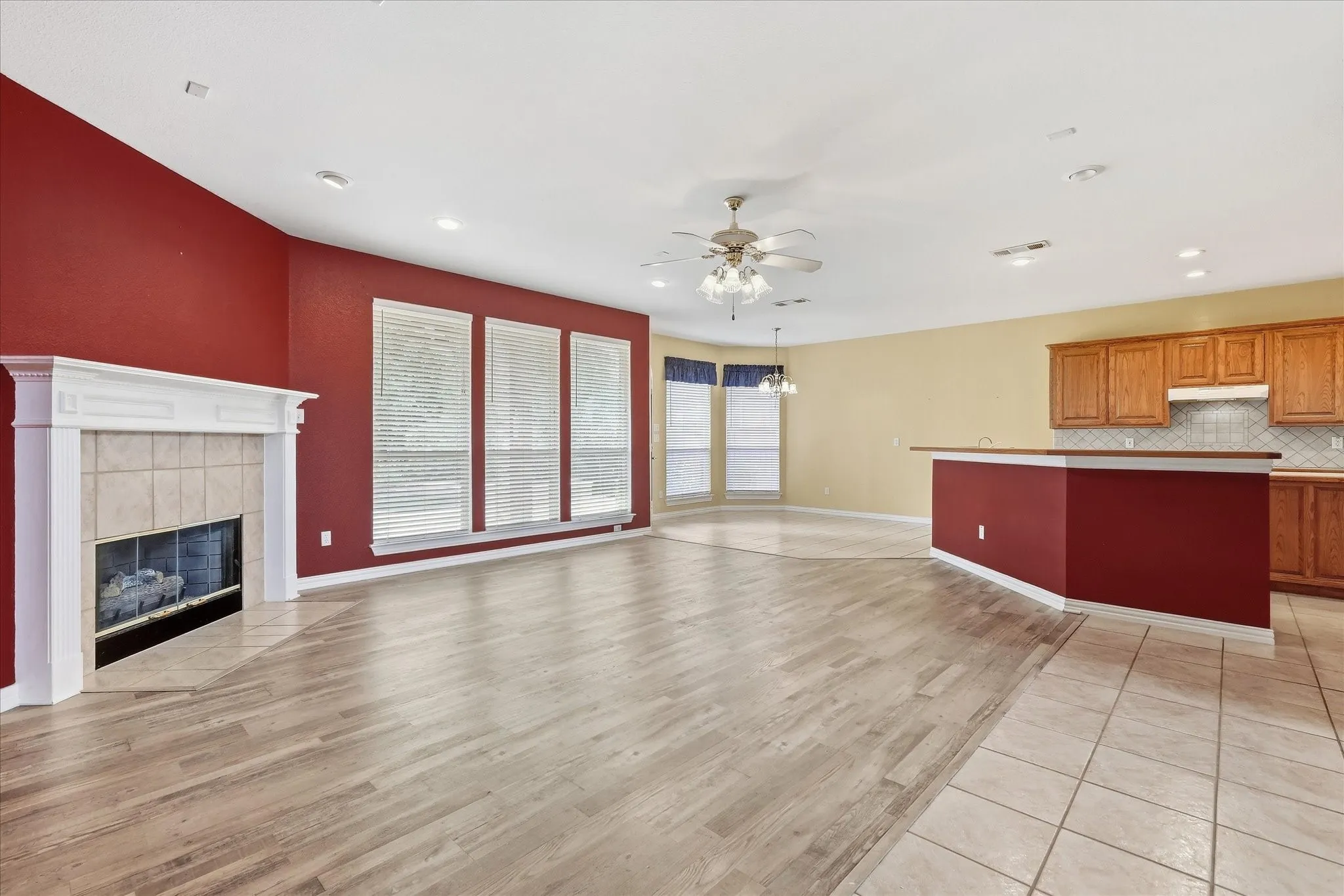 Single Family Residence For Sale in Tarrant County , 3325 Wilshire Avenue, Grapevine, Texas 76051, 4 Bedroom, 3 Bathroom, 3 Garage spaces, 3,371 Sqft, built in 1999, mls#21400016, Real Estate Agent in Grapevine, Homes For Sale in Tarrant county, Homes For Sale in Grapevine, Realtor in Grapevine Texas, Real Estate Brokerage Independent Realty Texas, Luminita Cordes Realtor