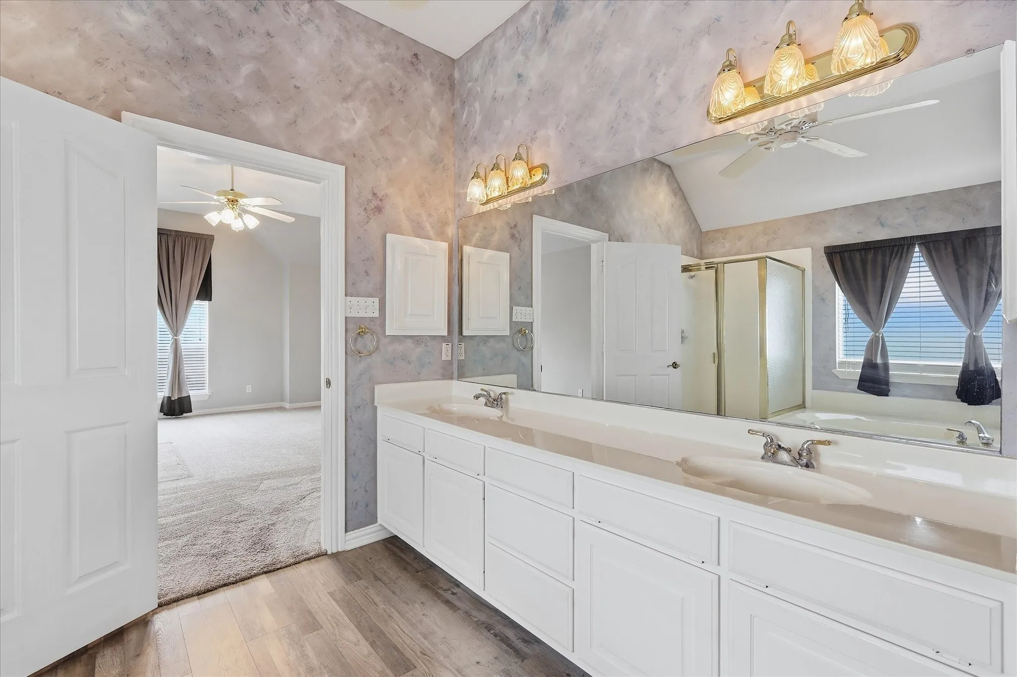Single Family Residence For Sale in Tarrant County , 3325 Wilshire Avenue, Grapevine, Texas 76051, 4 Bedroom, 3 Bathroom, 3 Garage spaces, 3,371 Sqft, built in 1999, mls#21400016, Real Estate Agent in Grapevine, Homes For Sale in Tarrant county, Homes For Sale in Grapevine, Realtor in Grapevine Texas, Real Estate Brokerage Independent Realty Texas, Luminita Cordes Realtor