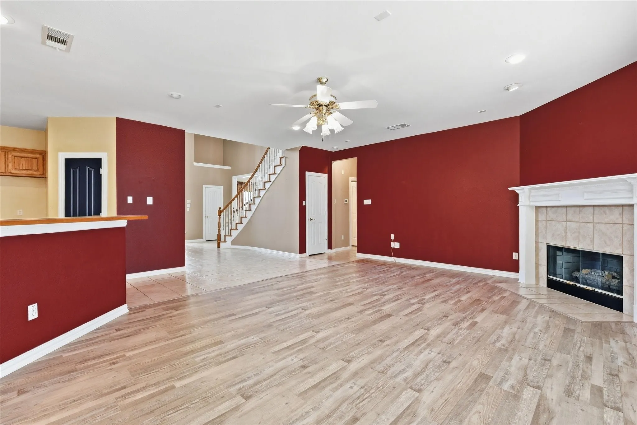 Single Family Residence For Sale in Tarrant County , 3325 Wilshire Avenue, Grapevine, Texas 76051, 4 Bedroom, 3 Bathroom, 3 Garage spaces, 3,371 Sqft, built in 1999, mls#21400016, Real Estate Agent in Grapevine, Homes For Sale in Tarrant county, Homes For Sale in Grapevine, Realtor in Grapevine Texas, Real Estate Brokerage Independent Realty Texas, Luminita Cordes Realtor