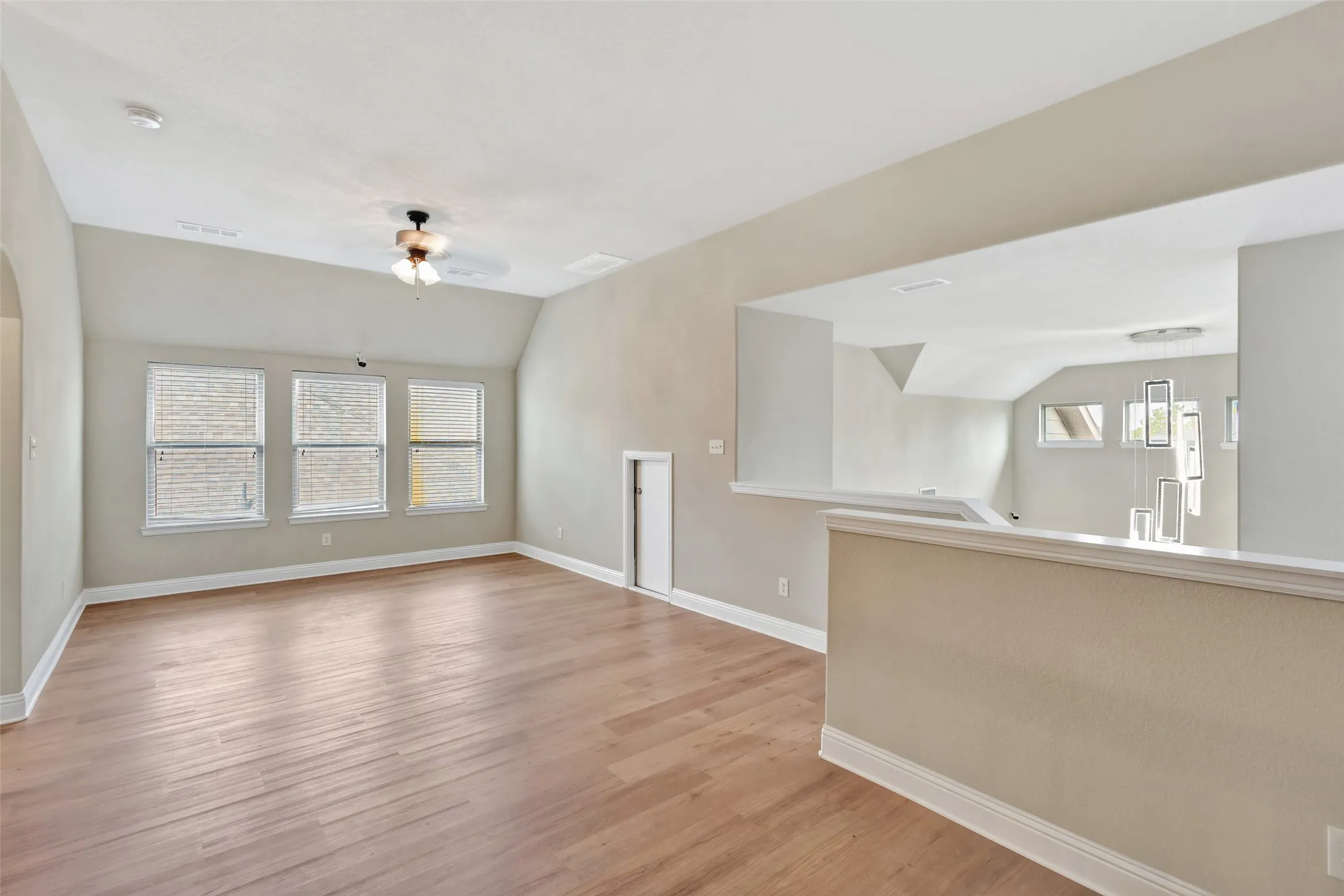 Single Family Residence For Sale in Collin County , 401 Mossy Rock Drive, Mc Kinney, Texas 75071, 4 Bedroom, 4 Bathroom, 2 Garage spaces, 3,183 Sqft, built in 2016, mls#21394450, Real Estate Agent in Mc Kinney, Homes For Sale in Collin county, Homes For Sale in Mc Kinney, Realtor in Mc Kinney Texas, Real Estate Brokerage Independent Realty Texas, Luminita Cordes Realtor
