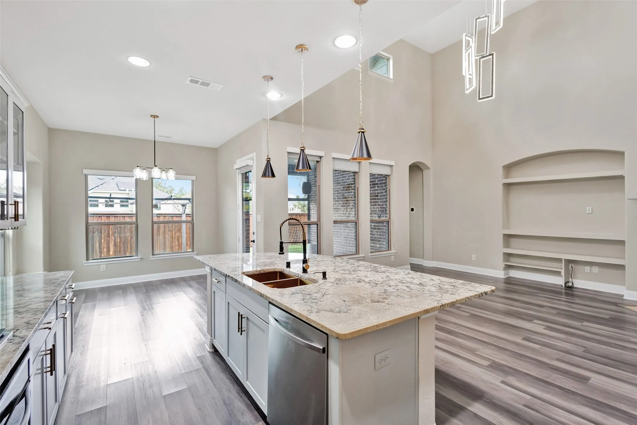 Single Family Residence For Sale in Collin County , 401 Mossy Rock Drive, Mc Kinney, Texas 75071, 4 Bedroom, 4 Bathroom, 2 Garage spaces, 3,183 Sqft, built in 2016, mls#21394450, Real Estate Agent in Mc Kinney, Homes For Sale in Collin county, Homes For Sale in Mc Kinney, Realtor in Mc Kinney Texas, Real Estate Brokerage Independent Realty Texas, Luminita Cordes Realtor