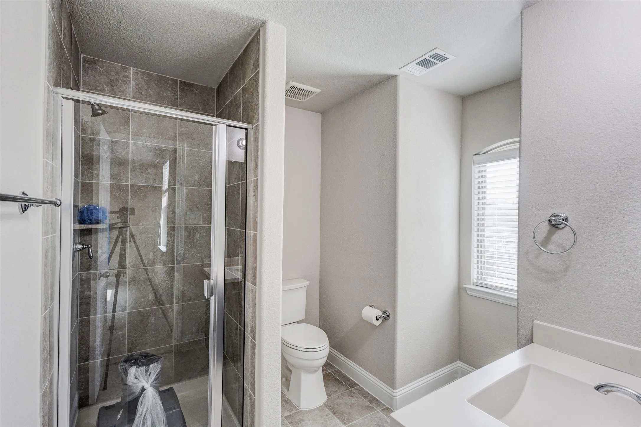 Single Family Residence For Sale in Collin County , 401 Mossy Rock Drive, Mc Kinney, Texas 75071, 4 Bedroom, 4 Bathroom, 2 Garage spaces, 3,183 Sqft, built in 2016, mls#21394450, Real Estate Agent in Mc Kinney, Homes For Sale in Collin county, Homes For Sale in Mc Kinney, Realtor in Mc Kinney Texas, Real Estate Brokerage Independent Realty Texas, Luminita Cordes Realtor