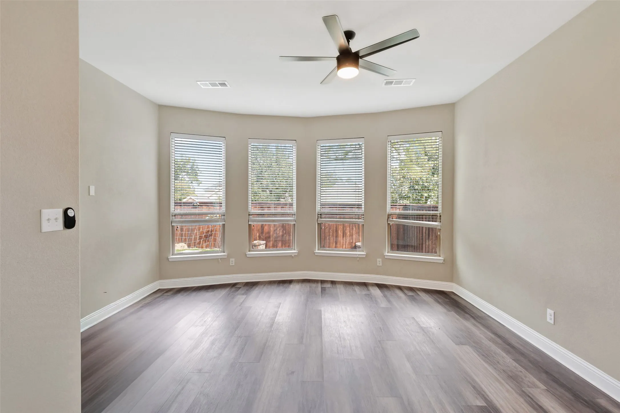 Single Family Residence For Sale in Collin County , 401 Mossy Rock Drive, Mc Kinney, Texas 75071, 4 Bedroom, 4 Bathroom, 2 Garage spaces, 3,183 Sqft, built in 2016, mls#21394450, Real Estate Agent in Mc Kinney, Homes For Sale in Collin county, Homes For Sale in Mc Kinney, Realtor in Mc Kinney Texas, Real Estate Brokerage Independent Realty Texas, Luminita Cordes Realtor