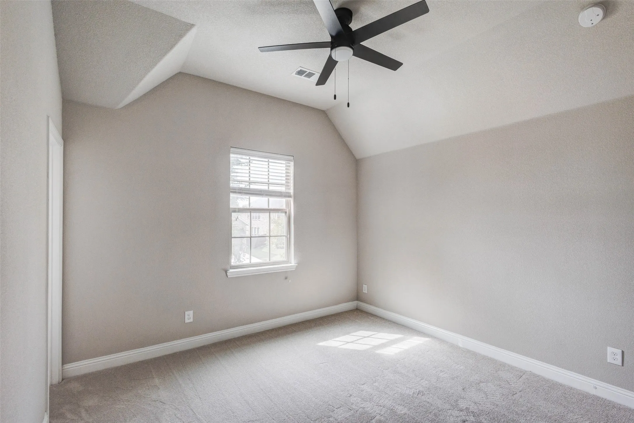 Single Family Residence For Sale in Collin County , 401 Mossy Rock Drive, Mc Kinney, Texas 75071, 4 Bedroom, 4 Bathroom, 2 Garage spaces, 3,183 Sqft, built in 2016, mls#21394450, Real Estate Agent in Mc Kinney, Homes For Sale in Collin county, Homes For Sale in Mc Kinney, Realtor in Mc Kinney Texas, Real Estate Brokerage Independent Realty Texas, Luminita Cordes Realtor