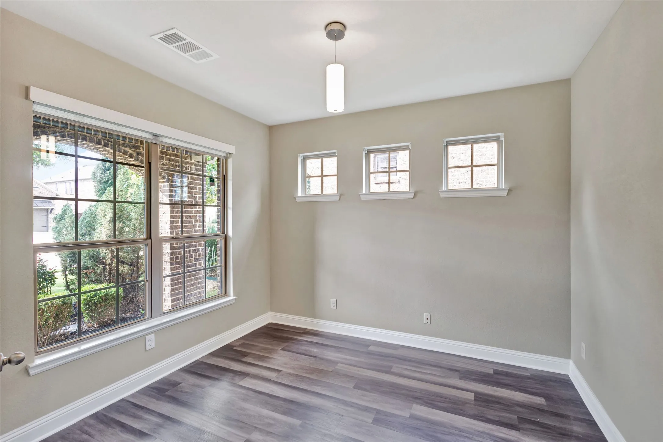 Single Family Residence For Sale in Collin County , 401 Mossy Rock Drive, Mc Kinney, Texas 75071, 4 Bedroom, 4 Bathroom, 2 Garage spaces, 3,183 Sqft, built in 2016, mls#21394450, Real Estate Agent in Mc Kinney, Homes For Sale in Collin county, Homes For Sale in Mc Kinney, Realtor in Mc Kinney Texas, Real Estate Brokerage Independent Realty Texas, Luminita Cordes Realtor