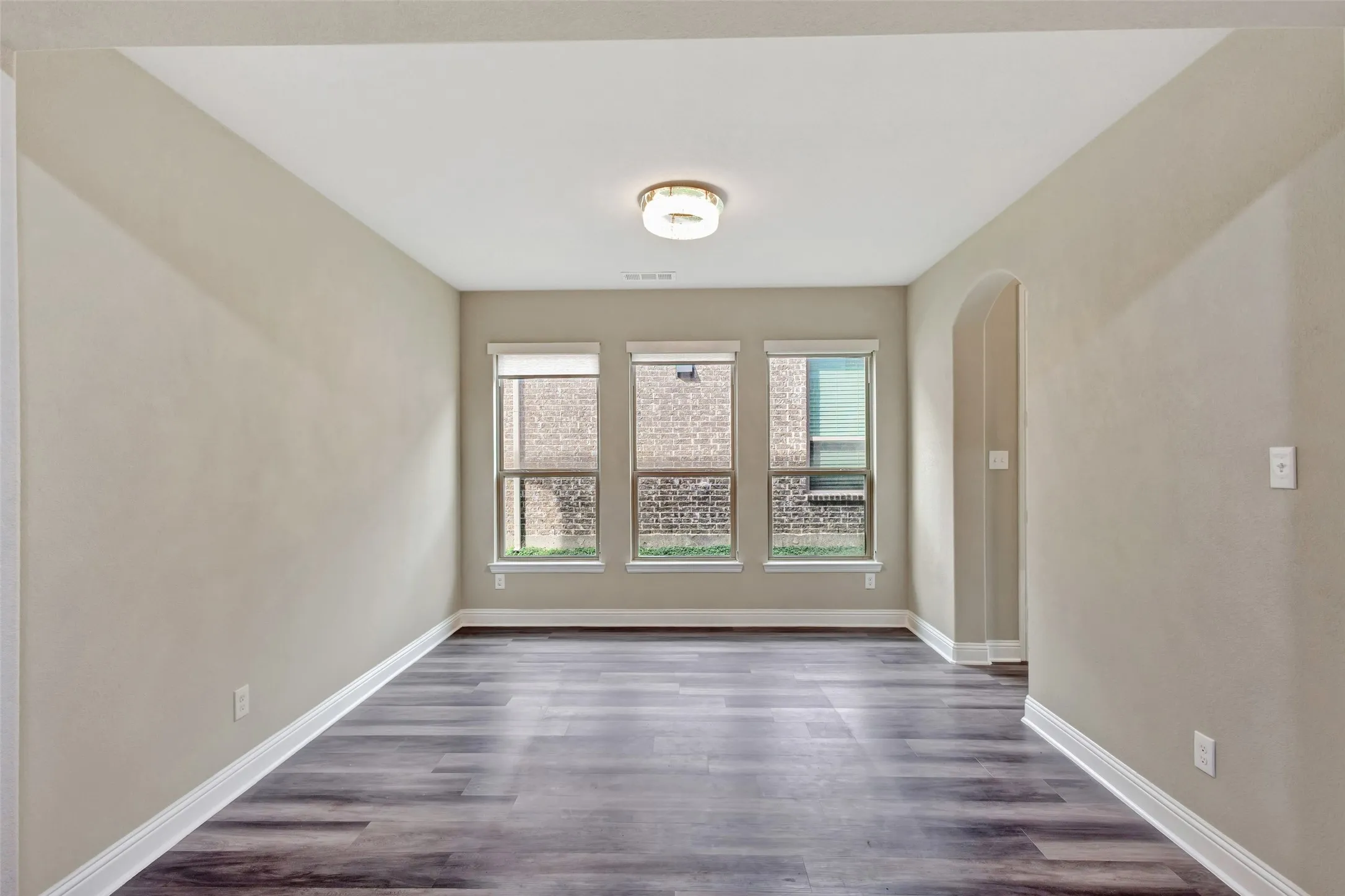 Single Family Residence For Sale in Collin County , 401 Mossy Rock Drive, Mc Kinney, Texas 75071, 4 Bedroom, 4 Bathroom, 2 Garage spaces, 3,183 Sqft, built in 2016, mls#21394450, Real Estate Agent in Mc Kinney, Homes For Sale in Collin county, Homes For Sale in Mc Kinney, Realtor in Mc Kinney Texas, Real Estate Brokerage Independent Realty Texas, Luminita Cordes Realtor