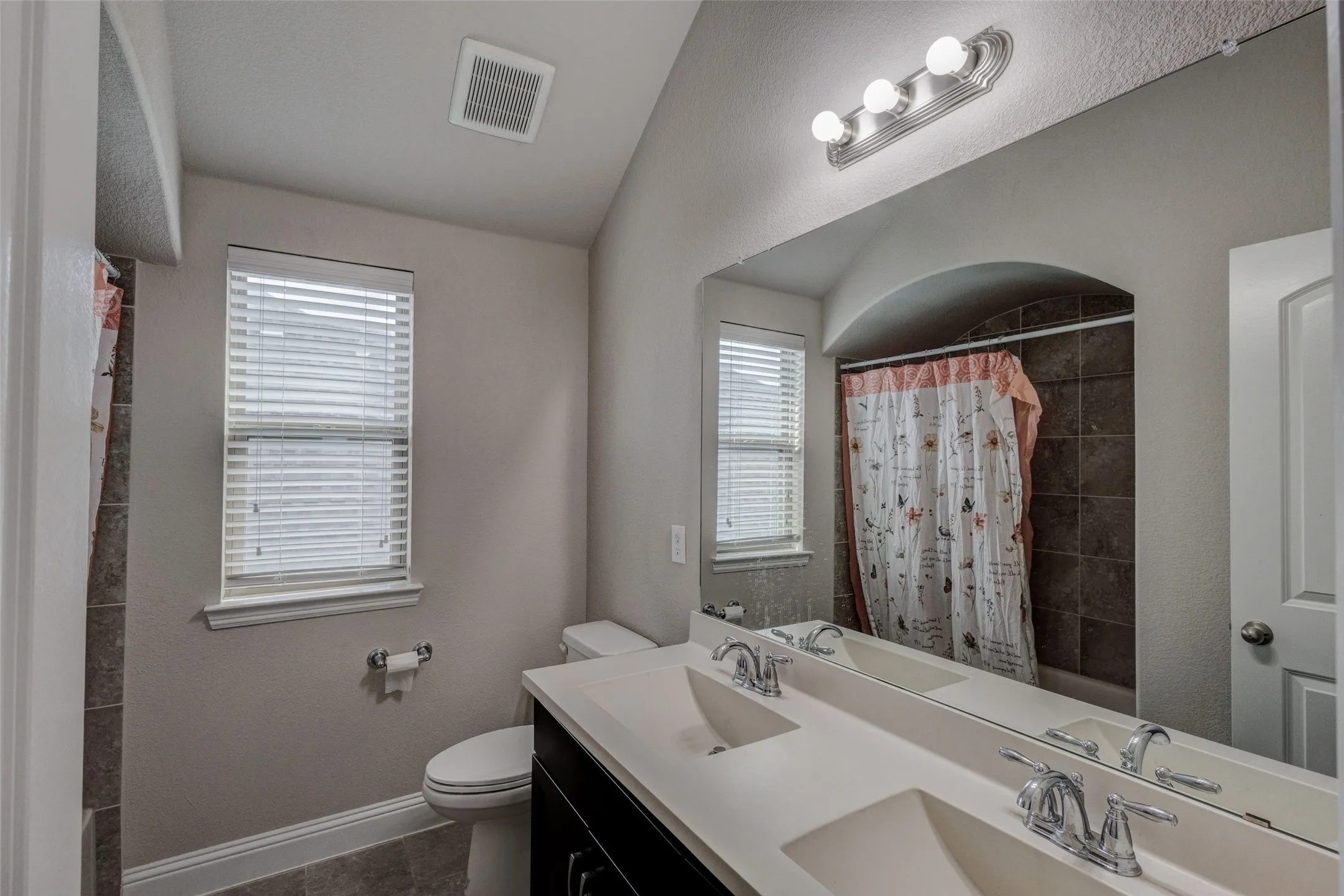 Single Family Residence For Sale in Collin County , 401 Mossy Rock Drive, Mc Kinney, Texas 75071, 4 Bedroom, 4 Bathroom, 2 Garage spaces, 3,183 Sqft, built in 2016, mls#21394450, Real Estate Agent in Mc Kinney, Homes For Sale in Collin county, Homes For Sale in Mc Kinney, Realtor in Mc Kinney Texas, Real Estate Brokerage Independent Realty Texas, Luminita Cordes Realtor