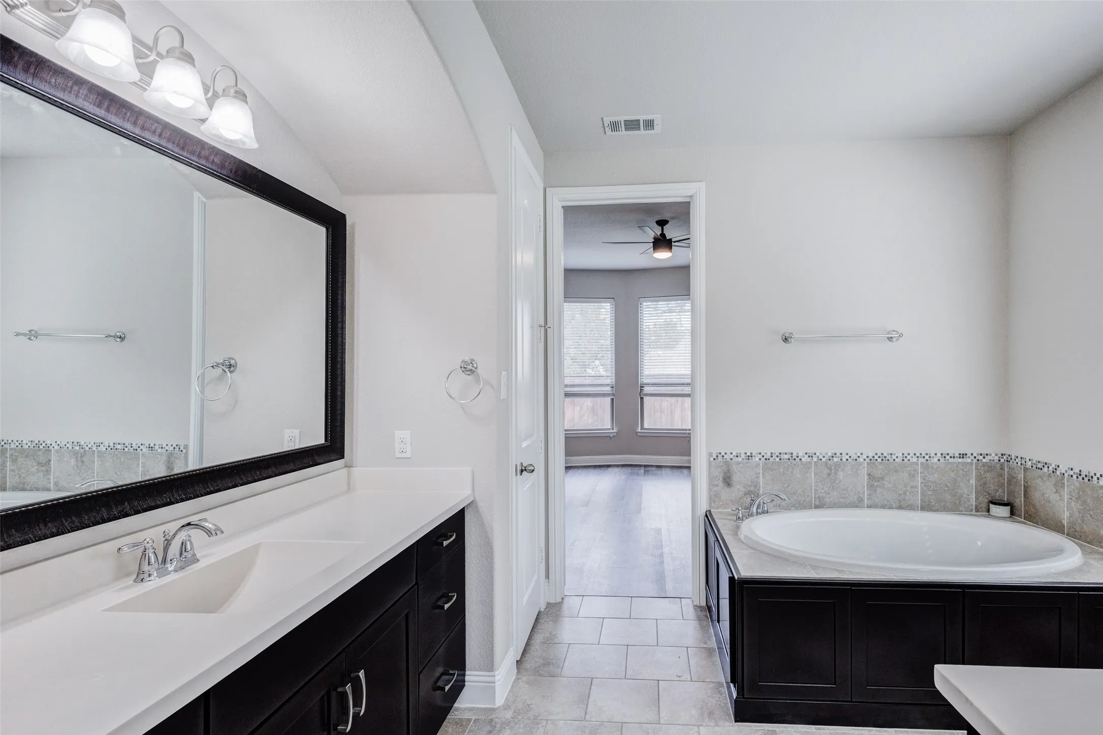 Single Family Residence For Sale in Collin County , 401 Mossy Rock Drive, Mc Kinney, Texas 75071, 4 Bedroom, 4 Bathroom, 2 Garage spaces, 3,183 Sqft, built in 2016, mls#21394450, Real Estate Agent in Mc Kinney, Homes For Sale in Collin county, Homes For Sale in Mc Kinney, Realtor in Mc Kinney Texas, Real Estate Brokerage Independent Realty Texas, Luminita Cordes Realtor