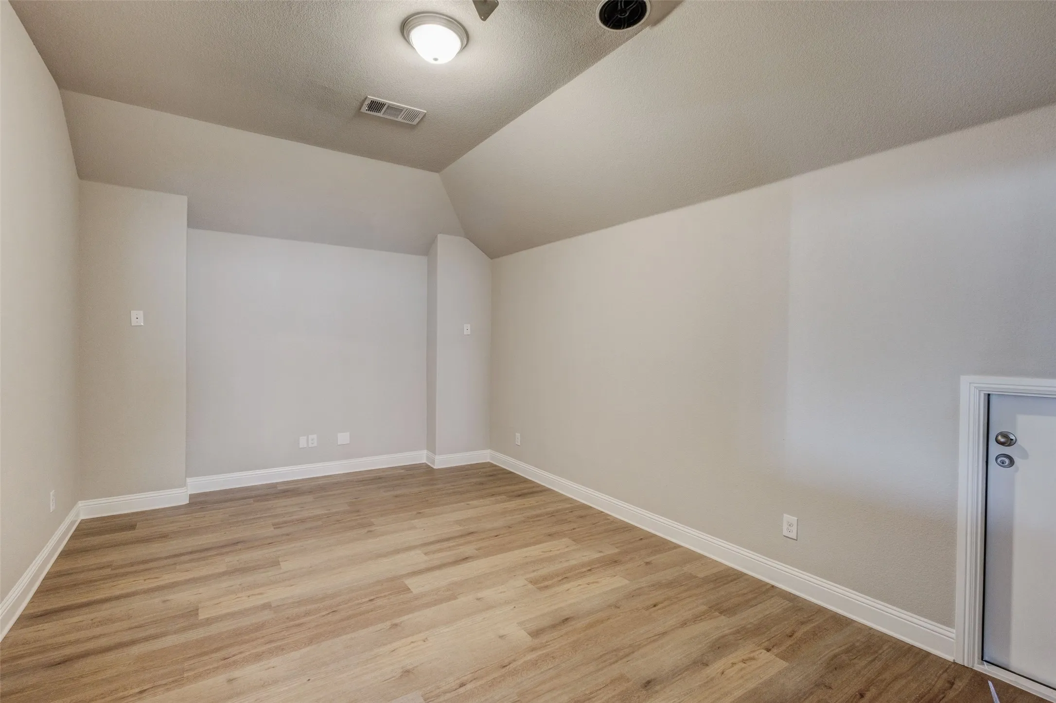 Single Family Residence For Sale in Collin County , 401 Mossy Rock Drive, Mc Kinney, Texas 75071, 4 Bedroom, 4 Bathroom, 2 Garage spaces, 3,183 Sqft, built in 2016, mls#21394450, Real Estate Agent in Mc Kinney, Homes For Sale in Collin county, Homes For Sale in Mc Kinney, Realtor in Mc Kinney Texas, Real Estate Brokerage Independent Realty Texas, Luminita Cordes Realtor