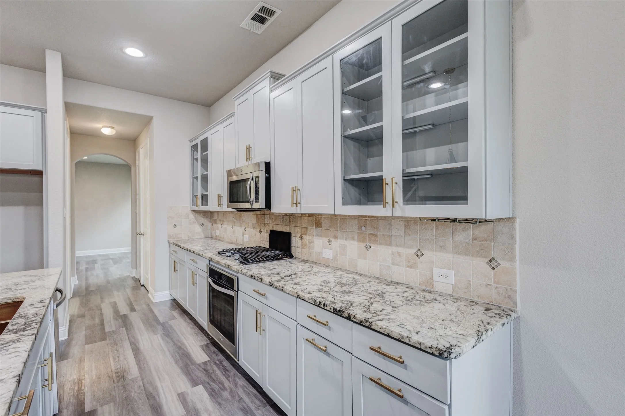 Single Family Residence For Sale in Collin County , 401 Mossy Rock Drive, Mc Kinney, Texas 75071, 4 Bedroom, 4 Bathroom, 2 Garage spaces, 3,183 Sqft, built in 2016, mls#21394450, Real Estate Agent in Mc Kinney, Homes For Sale in Collin county, Homes For Sale in Mc Kinney, Realtor in Mc Kinney Texas, Real Estate Brokerage Independent Realty Texas, Luminita Cordes Realtor