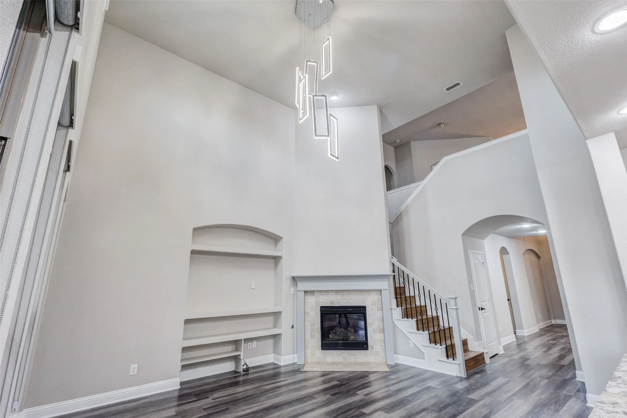 Single Family Residence For Sale in Collin County , 401 Mossy Rock Drive, Mc Kinney, Texas 75071, 4 Bedroom, 4 Bathroom, 2 Garage spaces, 3,183 Sqft, built in 2016, mls#21394450, Real Estate Agent in Mc Kinney, Homes For Sale in Collin county, Homes For Sale in Mc Kinney, Realtor in Mc Kinney Texas, Real Estate Brokerage Independent Realty Texas, Luminita Cordes Realtor