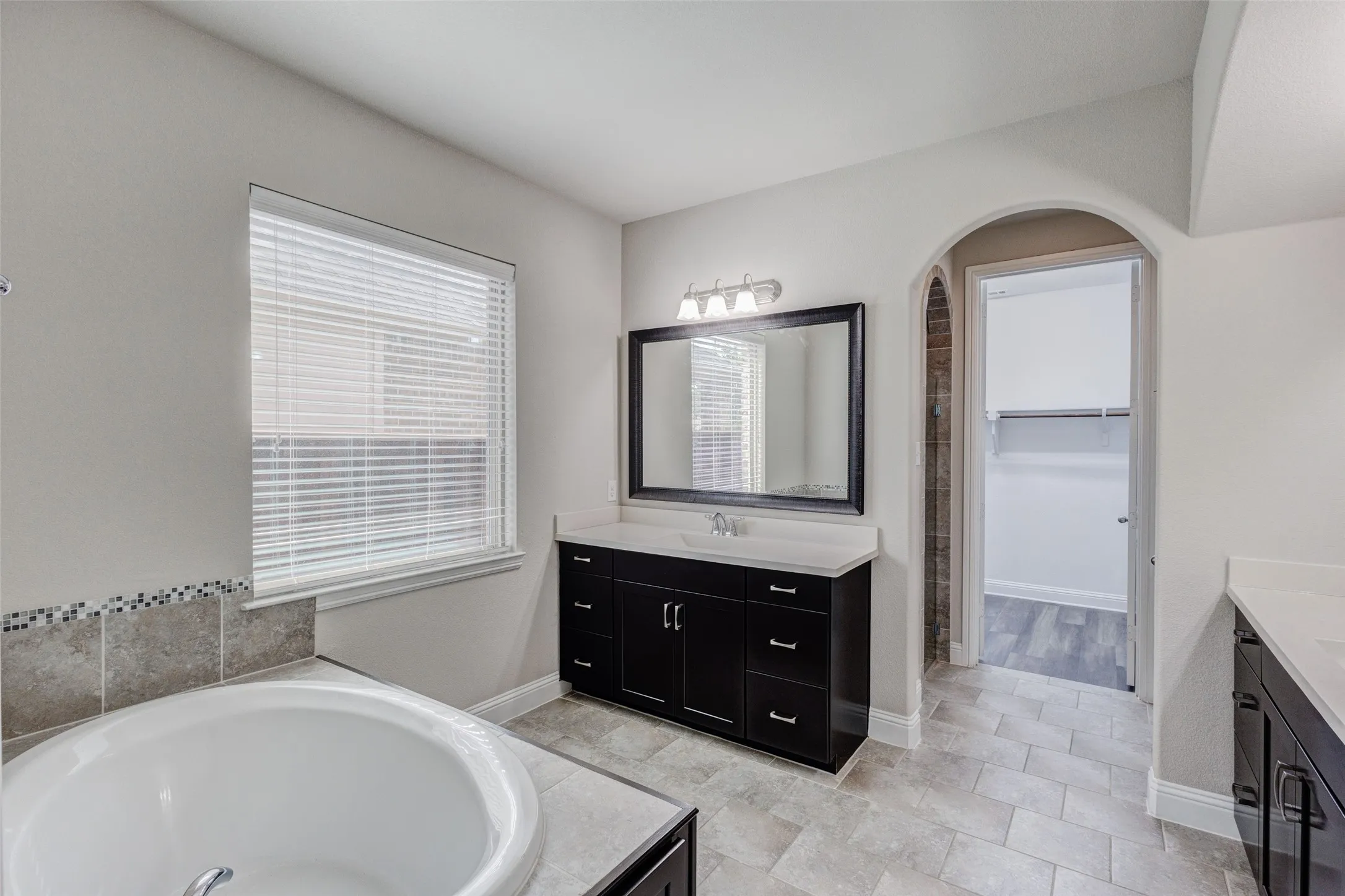 Single Family Residence For Sale in Collin County , 401 Mossy Rock Drive, Mc Kinney, Texas 75071, 4 Bedroom, 4 Bathroom, 2 Garage spaces, 3,183 Sqft, built in 2016, mls#21394450, Real Estate Agent in Mc Kinney, Homes For Sale in Collin county, Homes For Sale in Mc Kinney, Realtor in Mc Kinney Texas, Real Estate Brokerage Independent Realty Texas, Luminita Cordes Realtor