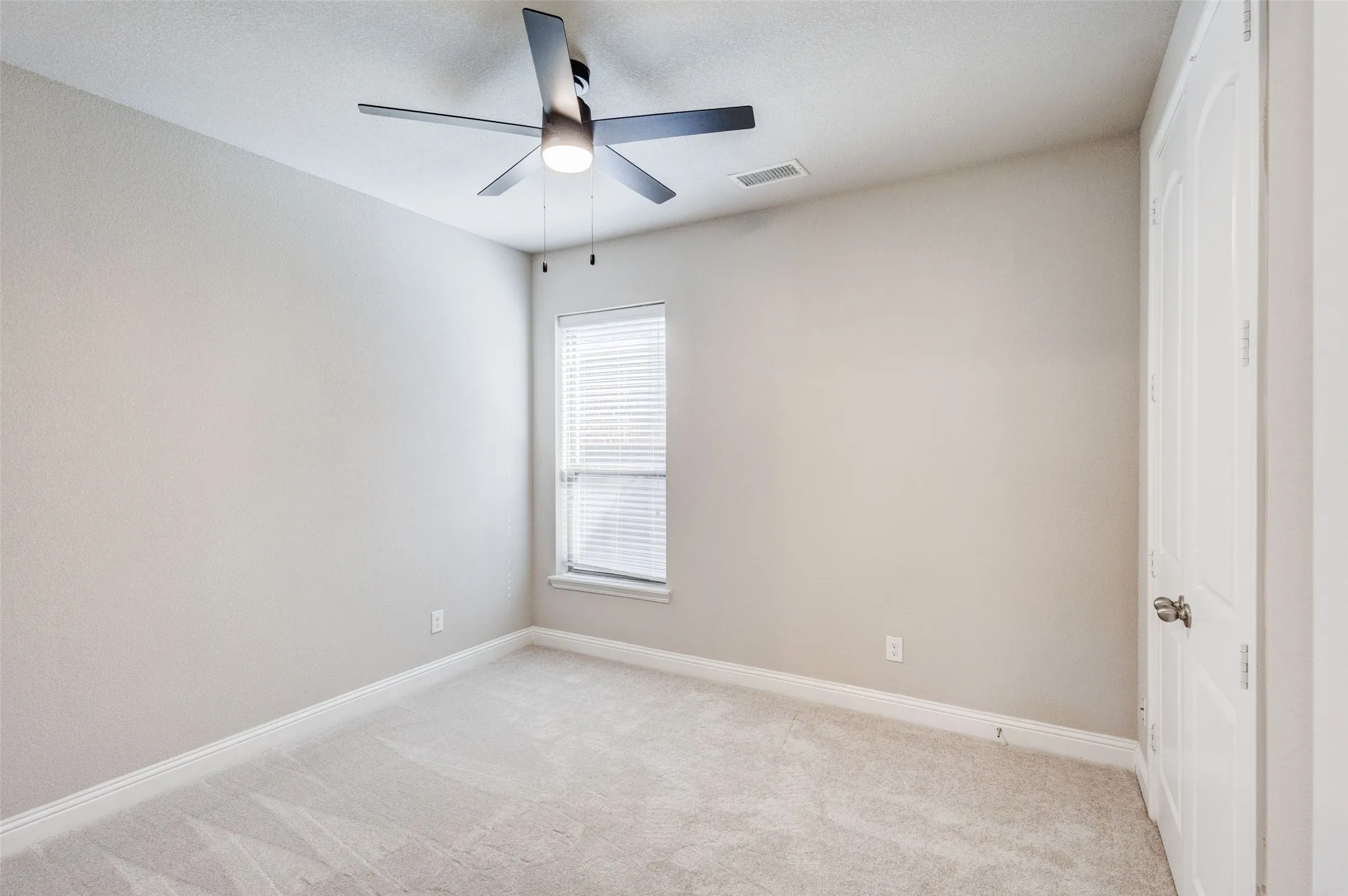 Single Family Residence For Sale in Collin County , 401 Mossy Rock Drive, Mc Kinney, Texas 75071, 4 Bedroom, 4 Bathroom, 2 Garage spaces, 3,183 Sqft, built in 2016, mls#21394450, Real Estate Agent in Mc Kinney, Homes For Sale in Collin county, Homes For Sale in Mc Kinney, Realtor in Mc Kinney Texas, Real Estate Brokerage Independent Realty Texas, Luminita Cordes Realtor