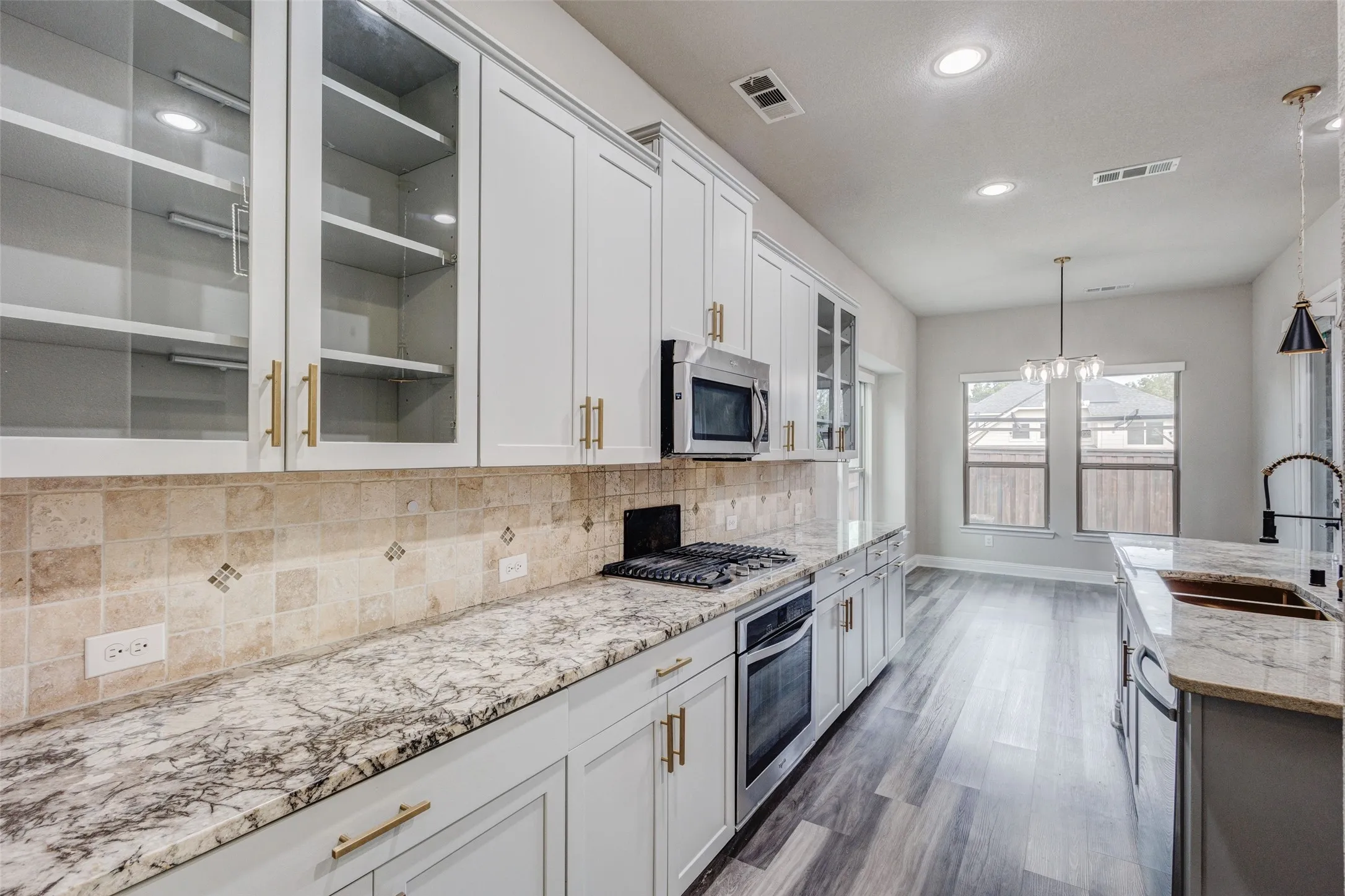 Single Family Residence For Sale in Collin County , 401 Mossy Rock Drive, Mc Kinney, Texas 75071, 4 Bedroom, 4 Bathroom, 2 Garage spaces, 3,183 Sqft, built in 2016, mls#21394450, Real Estate Agent in Mc Kinney, Homes For Sale in Collin county, Homes For Sale in Mc Kinney, Realtor in Mc Kinney Texas, Real Estate Brokerage Independent Realty Texas, Luminita Cordes Realtor