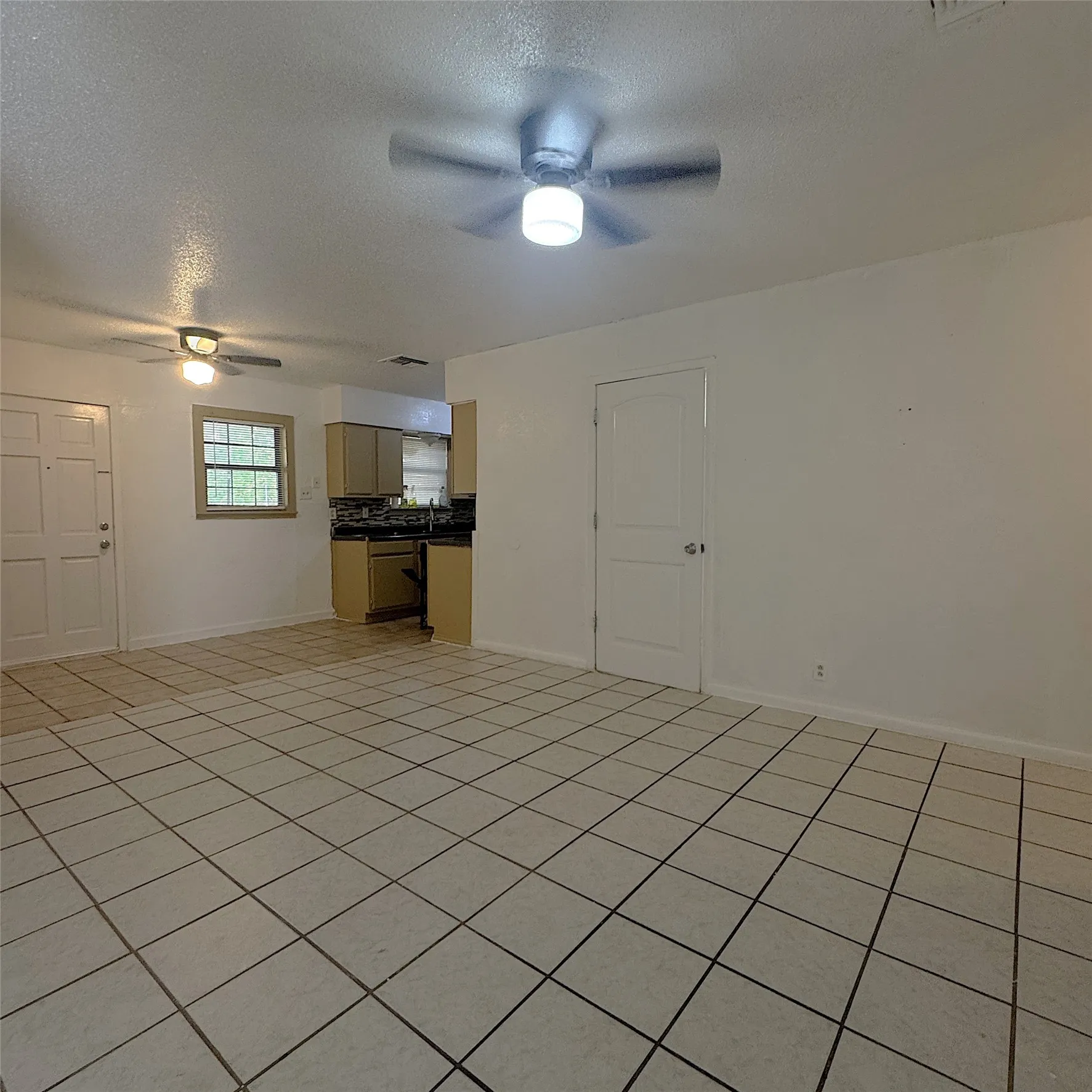 Single Family Residence For Rent in Kaufman County , 1320 S Rockwall Avenue, Terrell, Texas 75160, 3 Bedroom, 1 Bathroom, Garage spaces, 1,196 Sqft, built in 1972, mls#21400252, Real Estate Agent in Terrell, Homes For Rent in Kaufman county, Homes For Rent in Terrell, Realtor in Terrell Texas, Real Estate Brokerage Independent Realty Texas, Luminita Cordes Realtor
