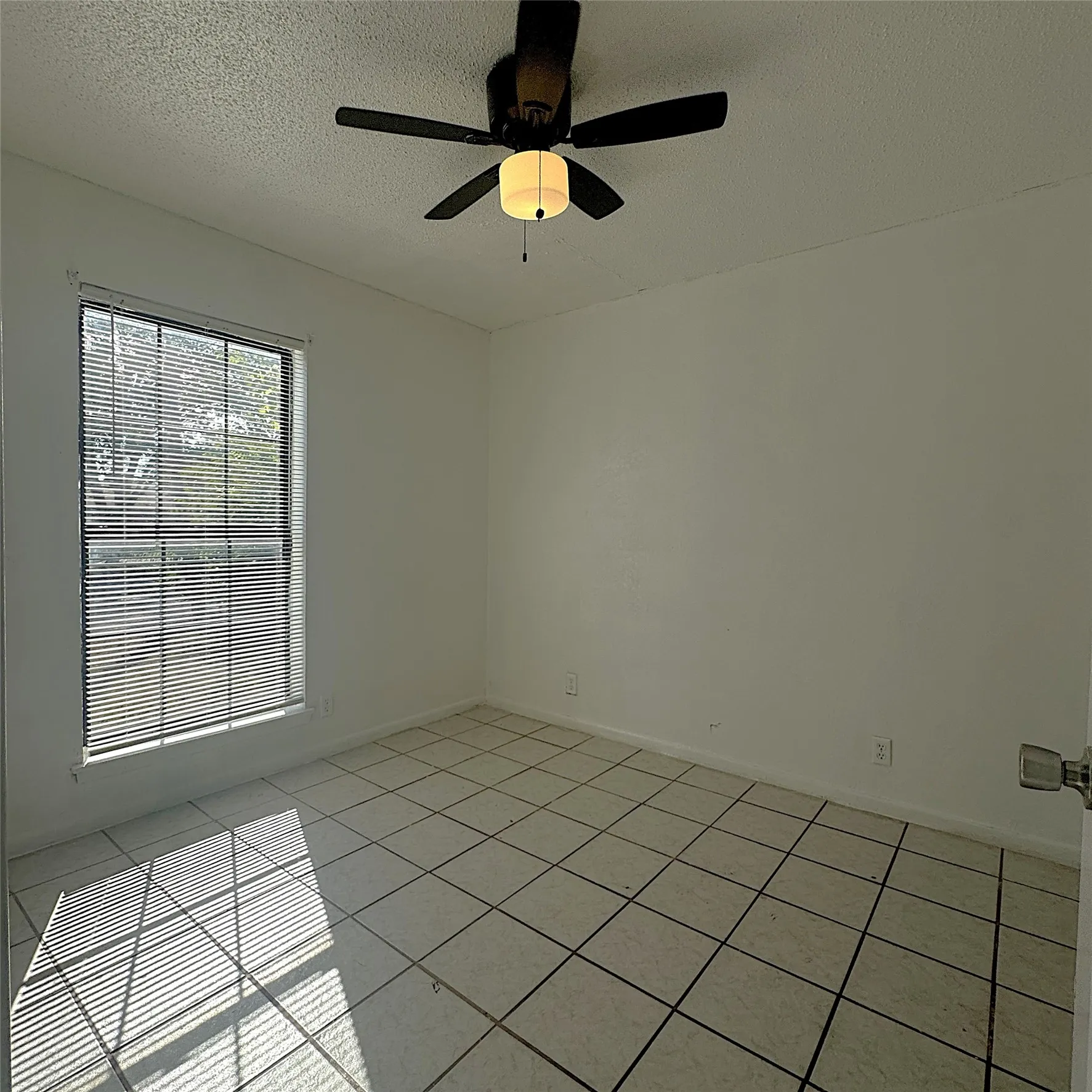 Single Family Residence For Rent in Kaufman County , 1320 S Rockwall Avenue, Terrell, Texas 75160, 3 Bedroom, 1 Bathroom, Garage spaces, 1,196 Sqft, built in 1972, mls#21400252, Real Estate Agent in Terrell, Homes For Rent in Kaufman county, Homes For Rent in Terrell, Realtor in Terrell Texas, Real Estate Brokerage Independent Realty Texas, Luminita Cordes Realtor