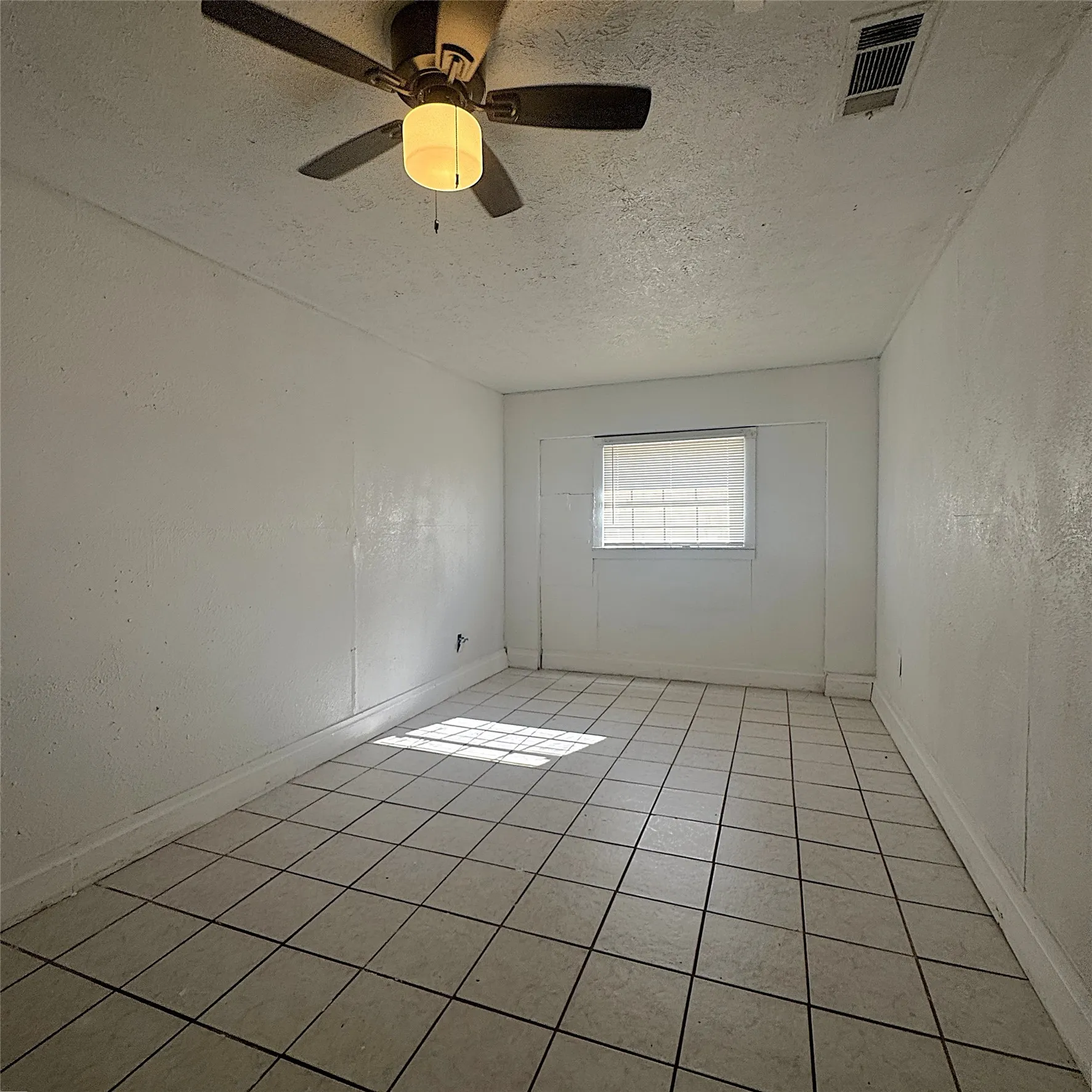 Single Family Residence For Rent in Kaufman County , 1320 S Rockwall Avenue, Terrell, Texas 75160, 3 Bedroom, 1 Bathroom, Garage spaces, 1,196 Sqft, built in 1972, mls#21400252, Real Estate Agent in Terrell, Homes For Rent in Kaufman county, Homes For Rent in Terrell, Realtor in Terrell Texas, Real Estate Brokerage Independent Realty Texas, Luminita Cordes Realtor